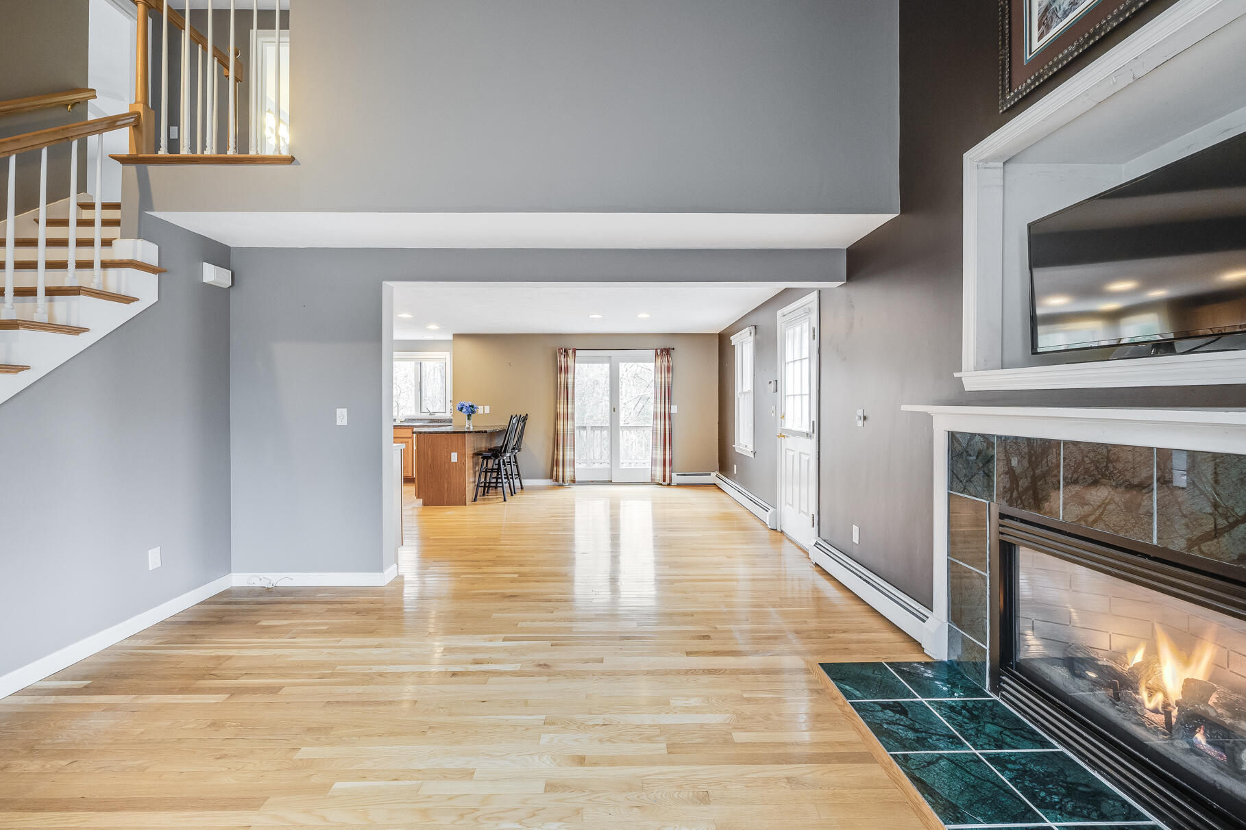 105 Edgewater Drive W