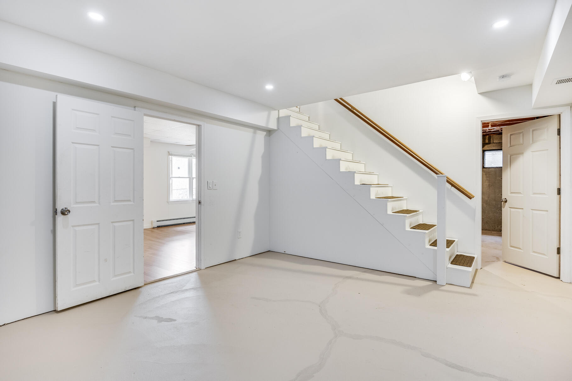 105 Edgewater Drive W