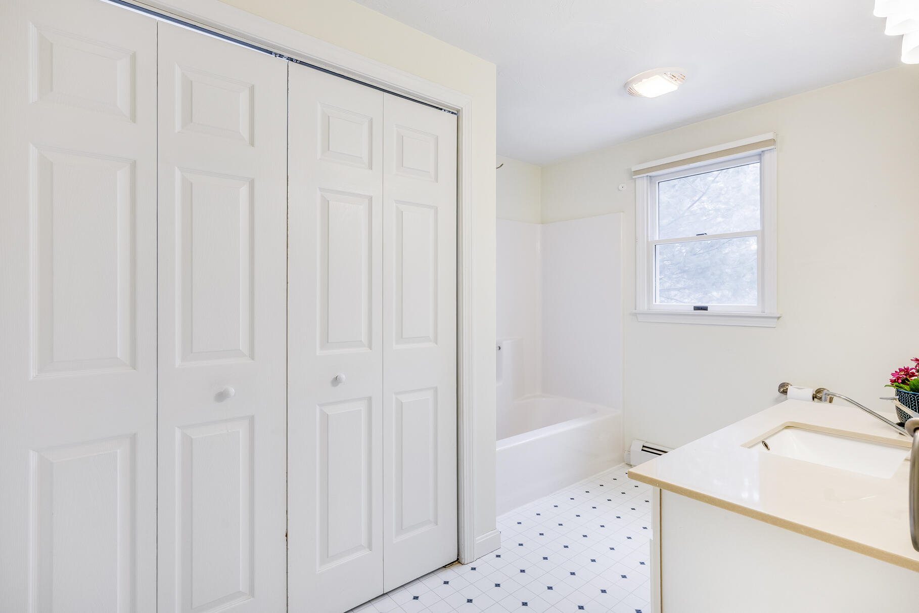 105 Edgewater Drive W