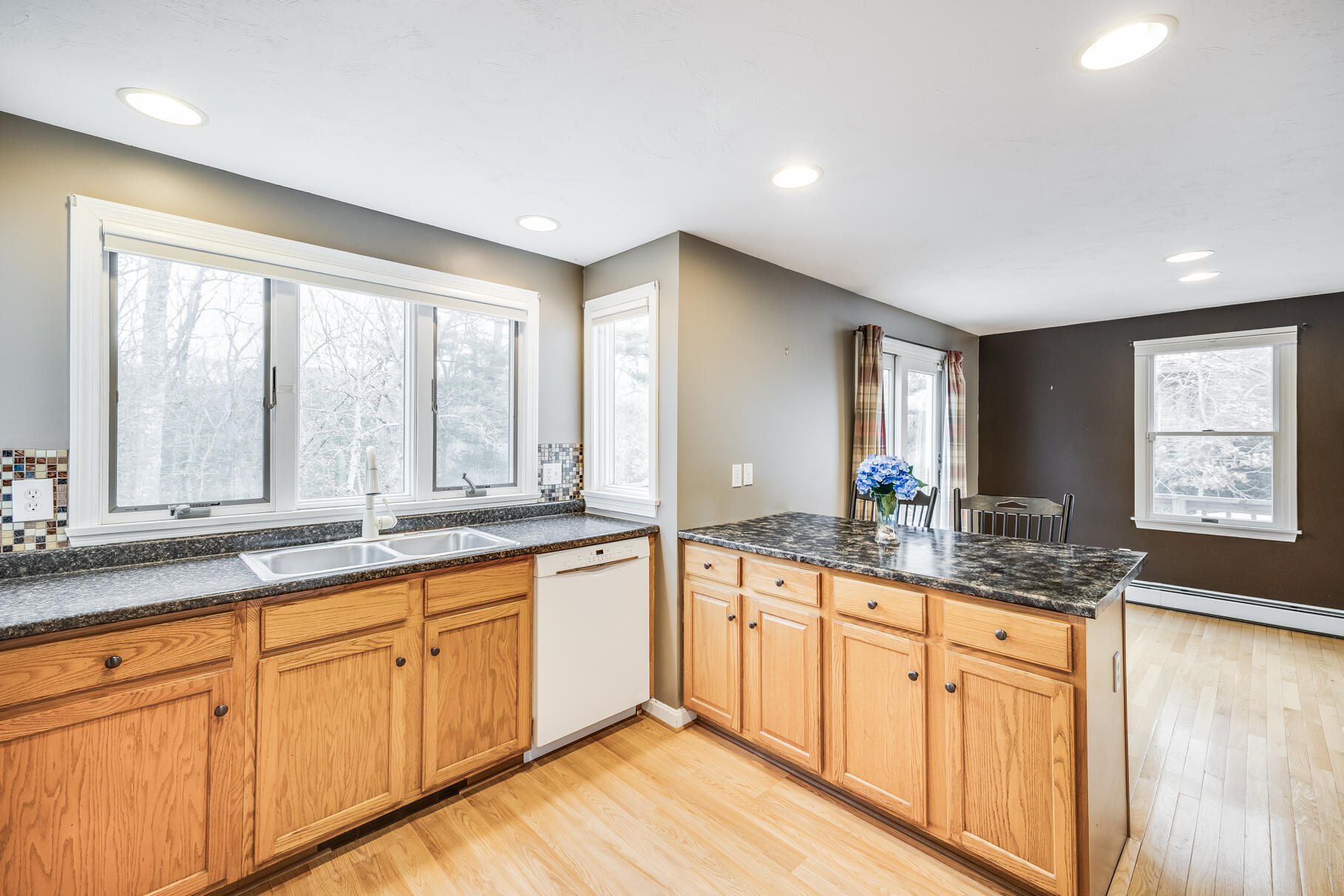 105 Edgewater Drive W