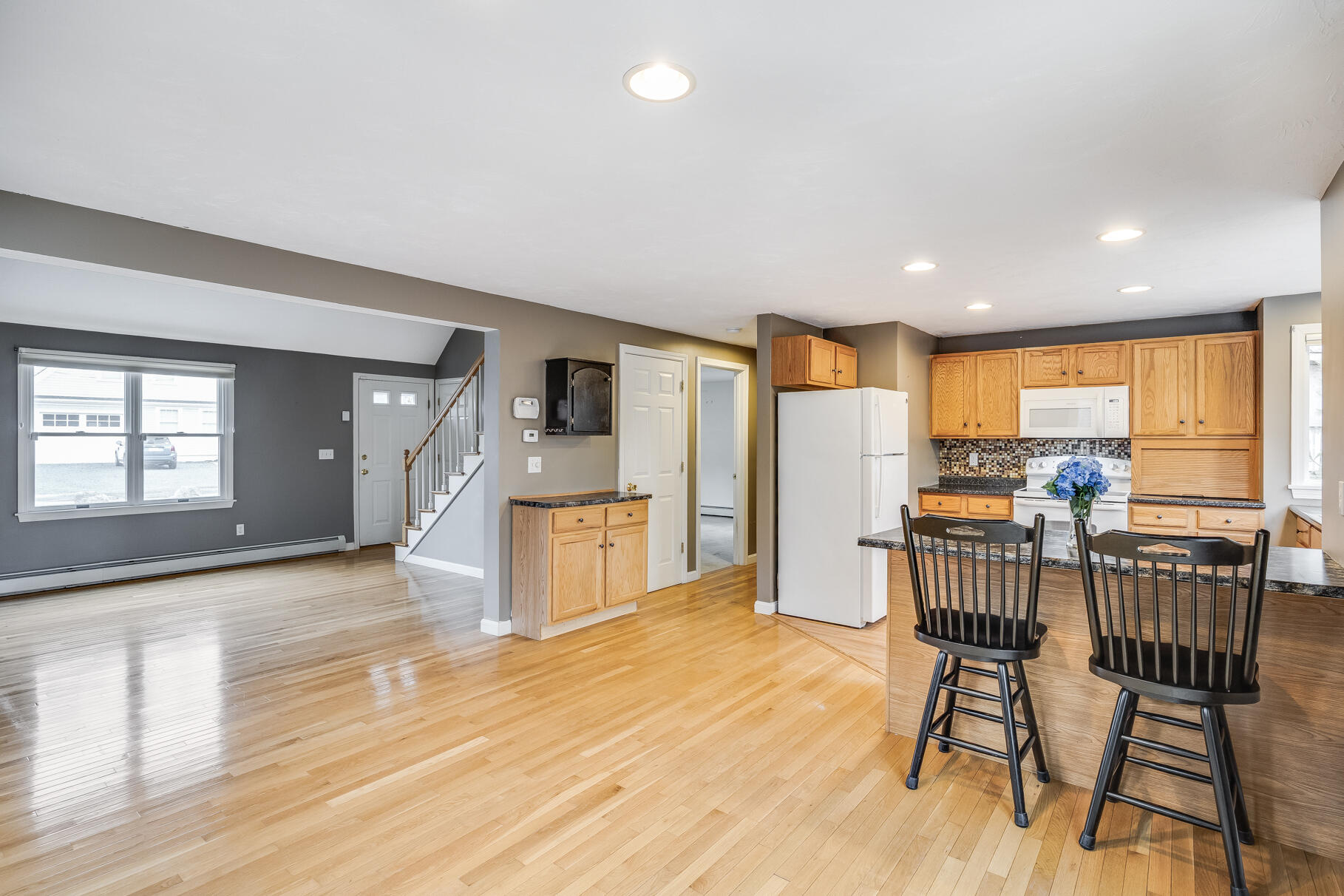 105 Edgewater Drive W
