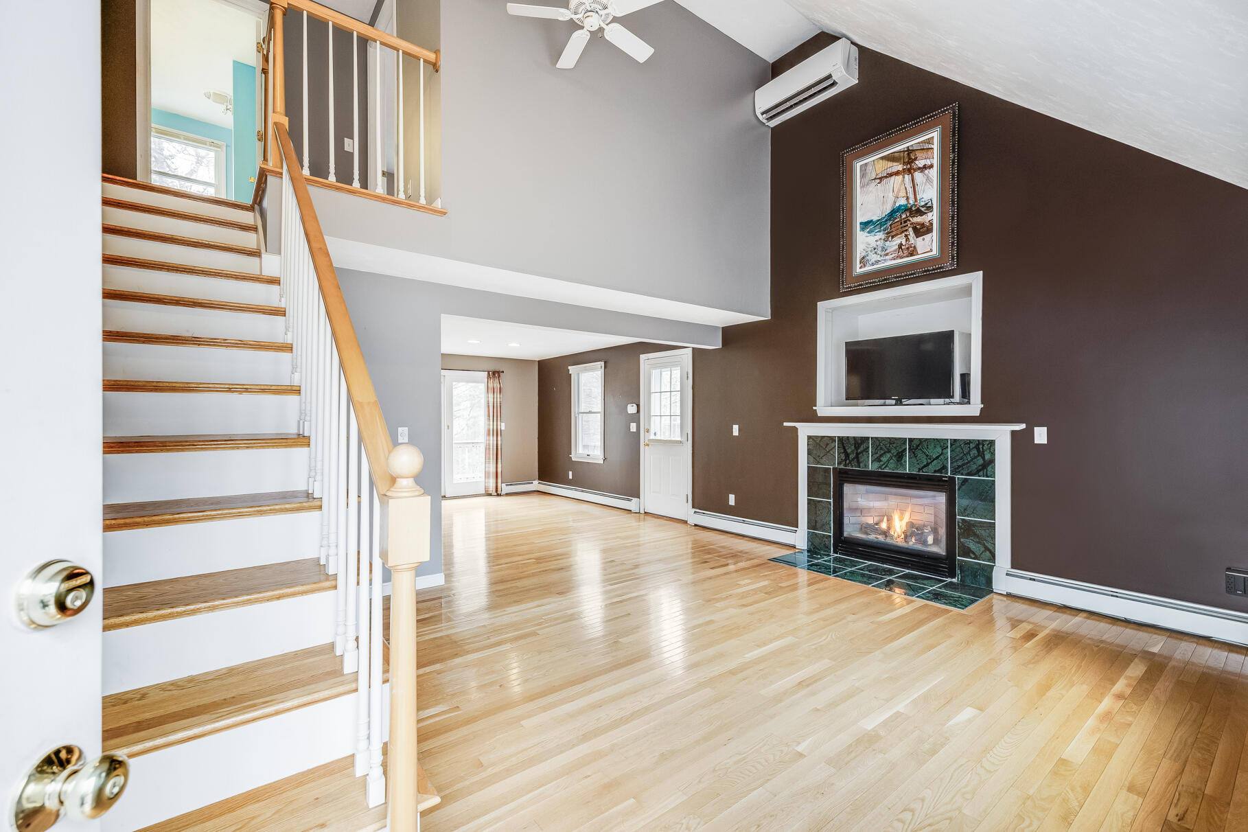 105 Edgewater Drive W