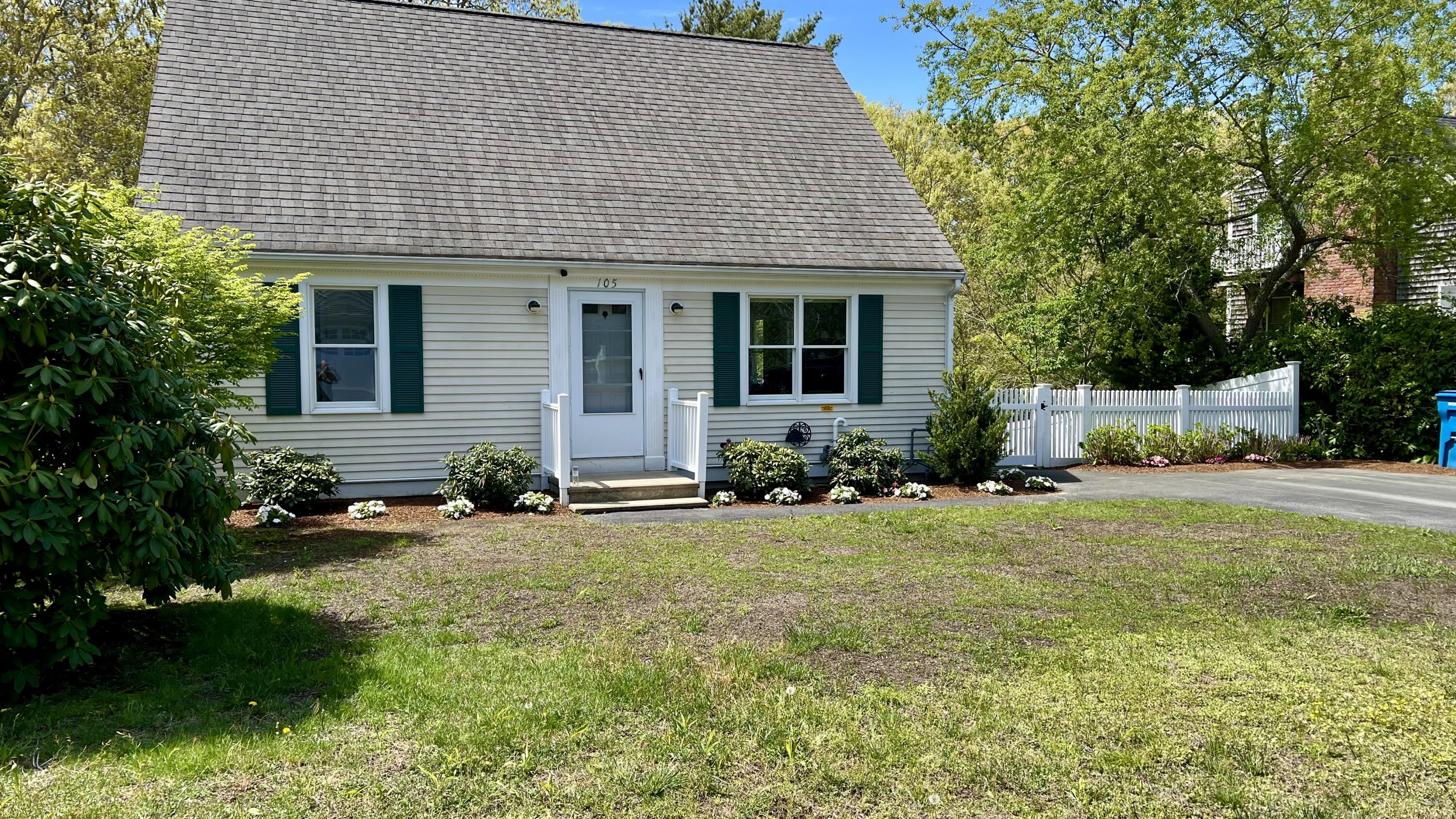 105 Edgewater Drive W