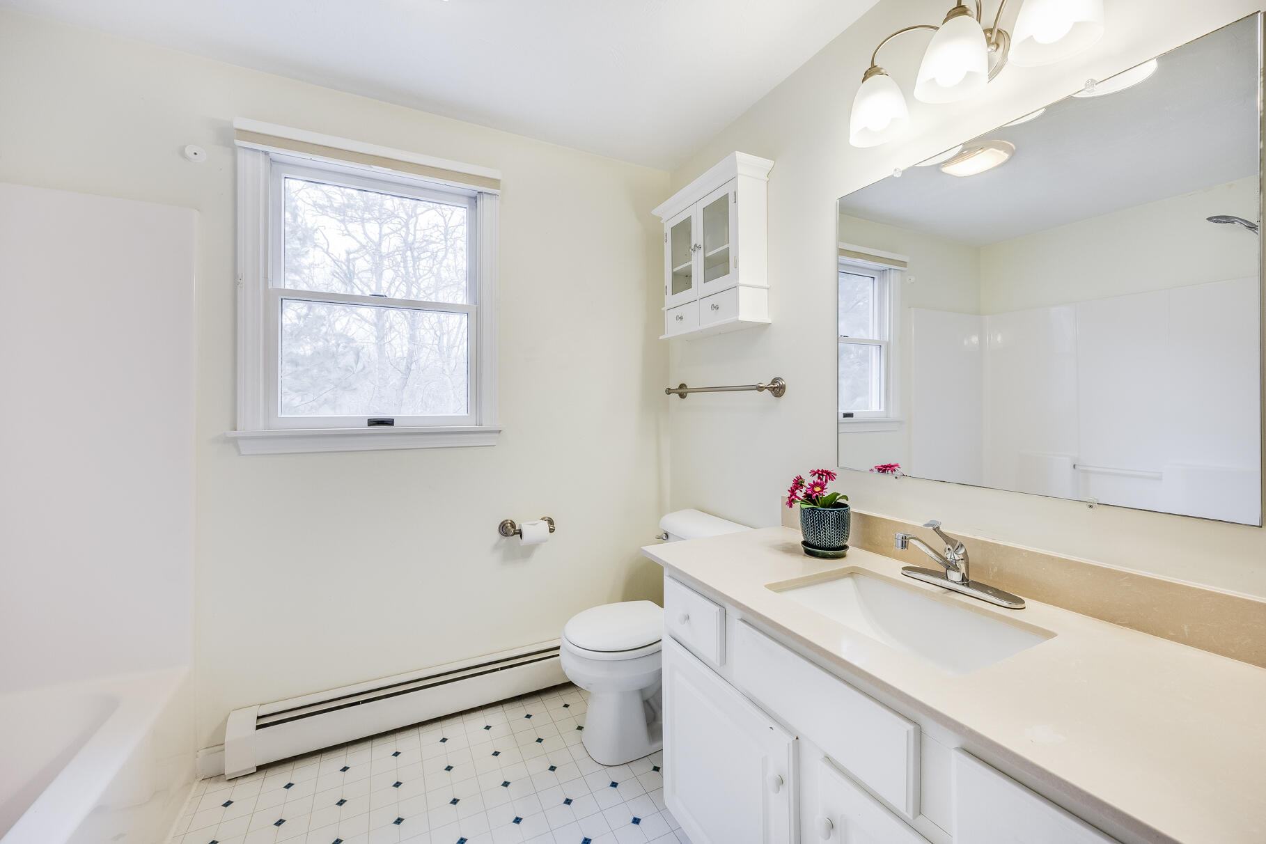 105 Edgewater Drive W