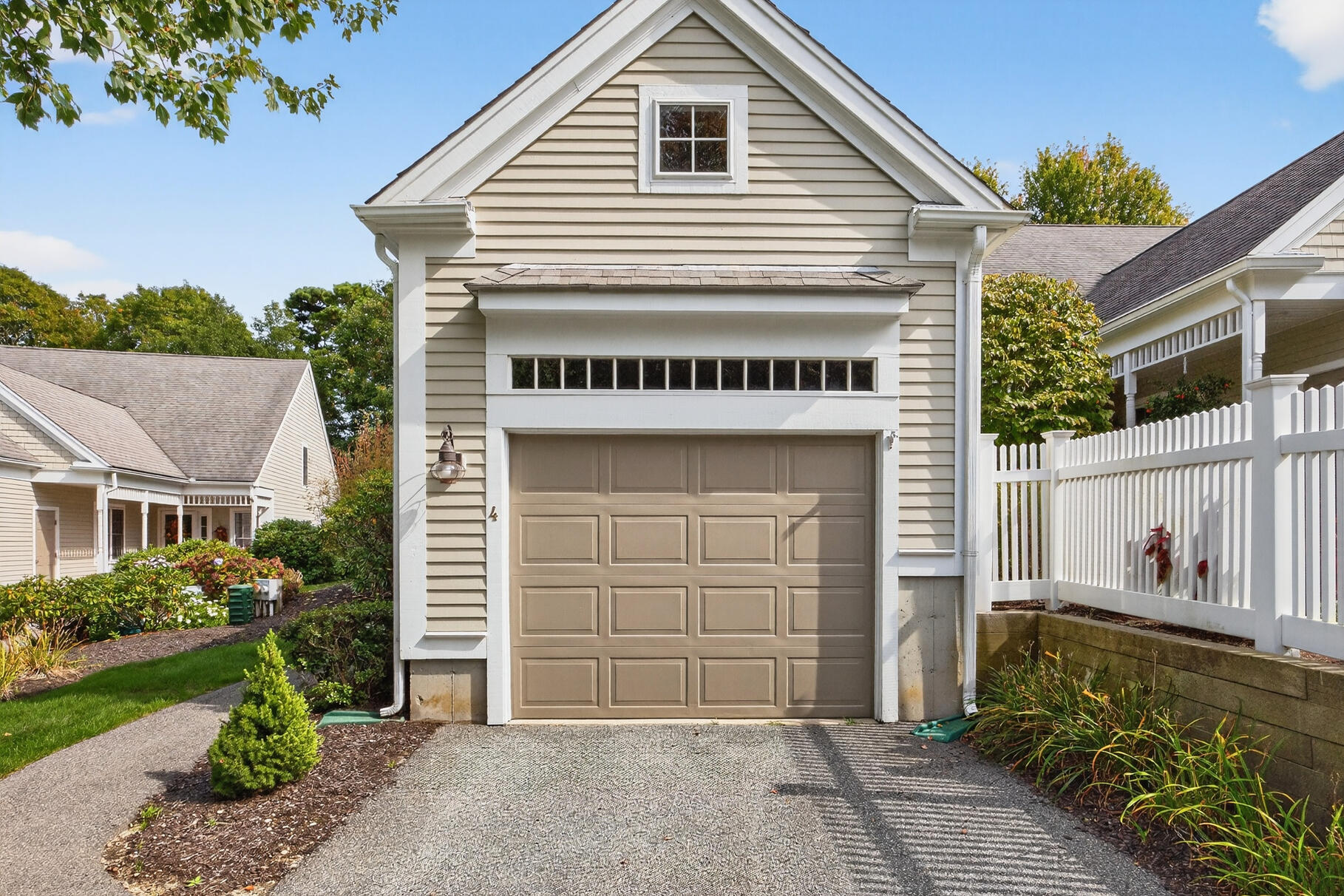 4 Hollyhock Knoll Court UNIT 4