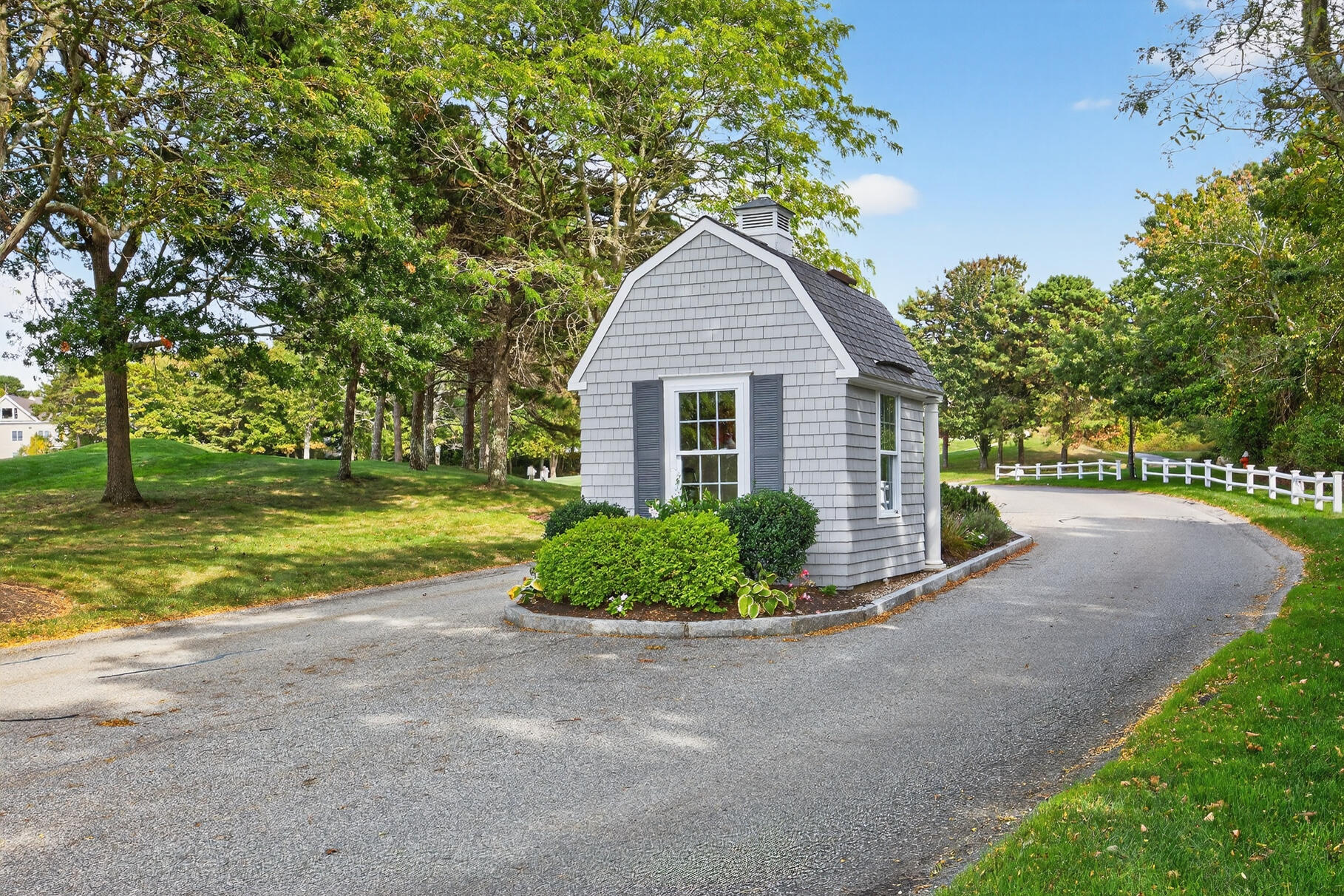 4 Hollyhock Knoll Court UNIT 4