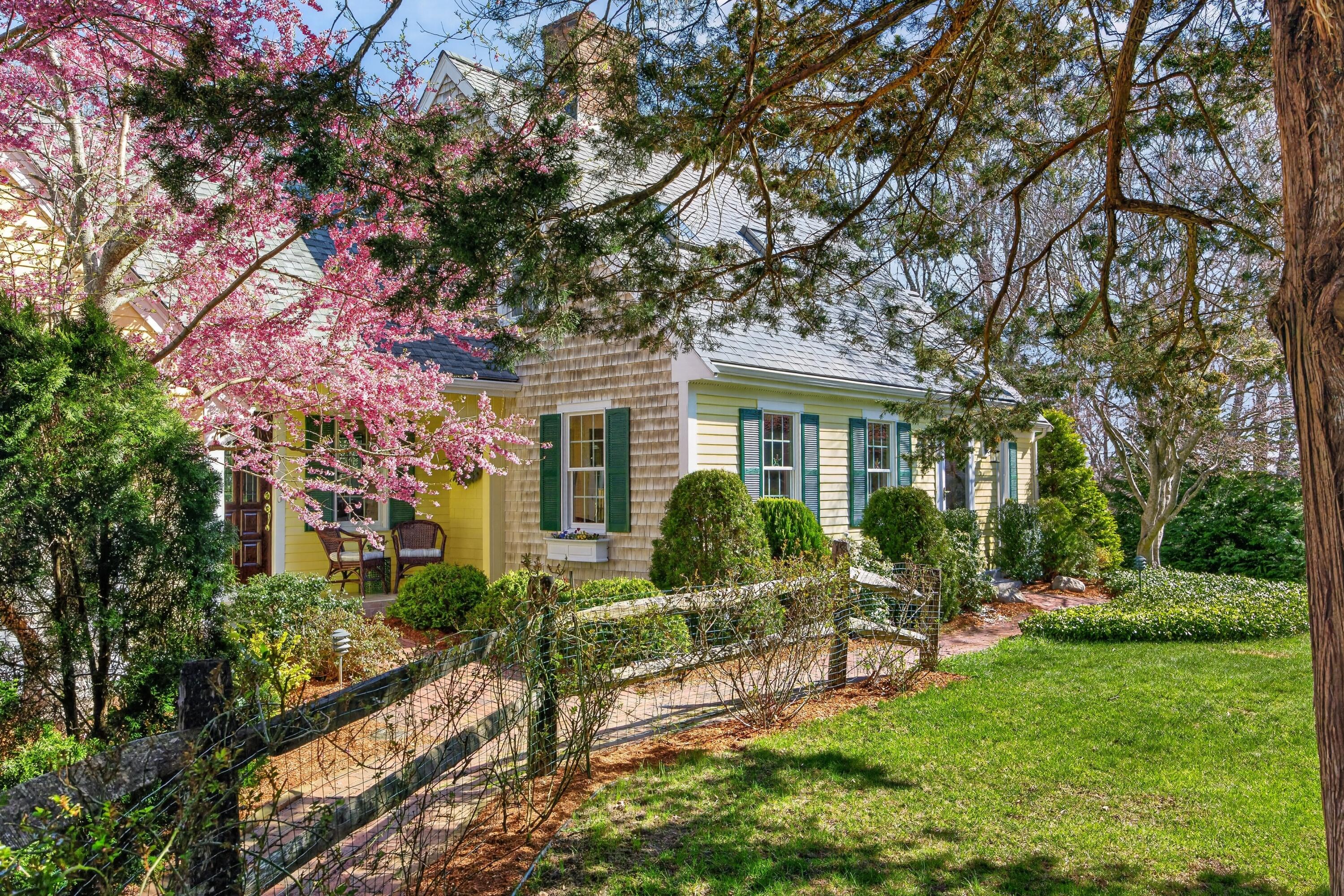 9 Gray Birch Road