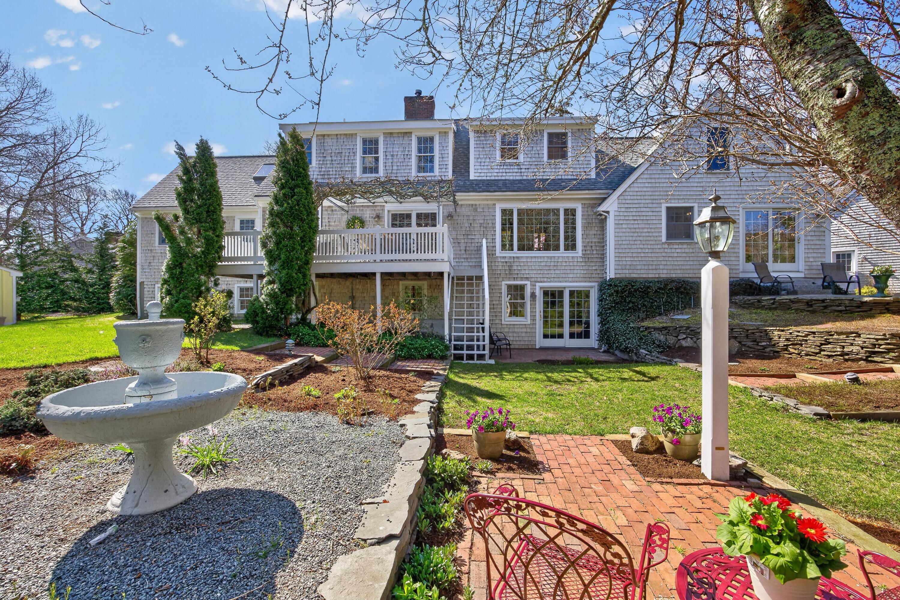 9 Gray Birch Road