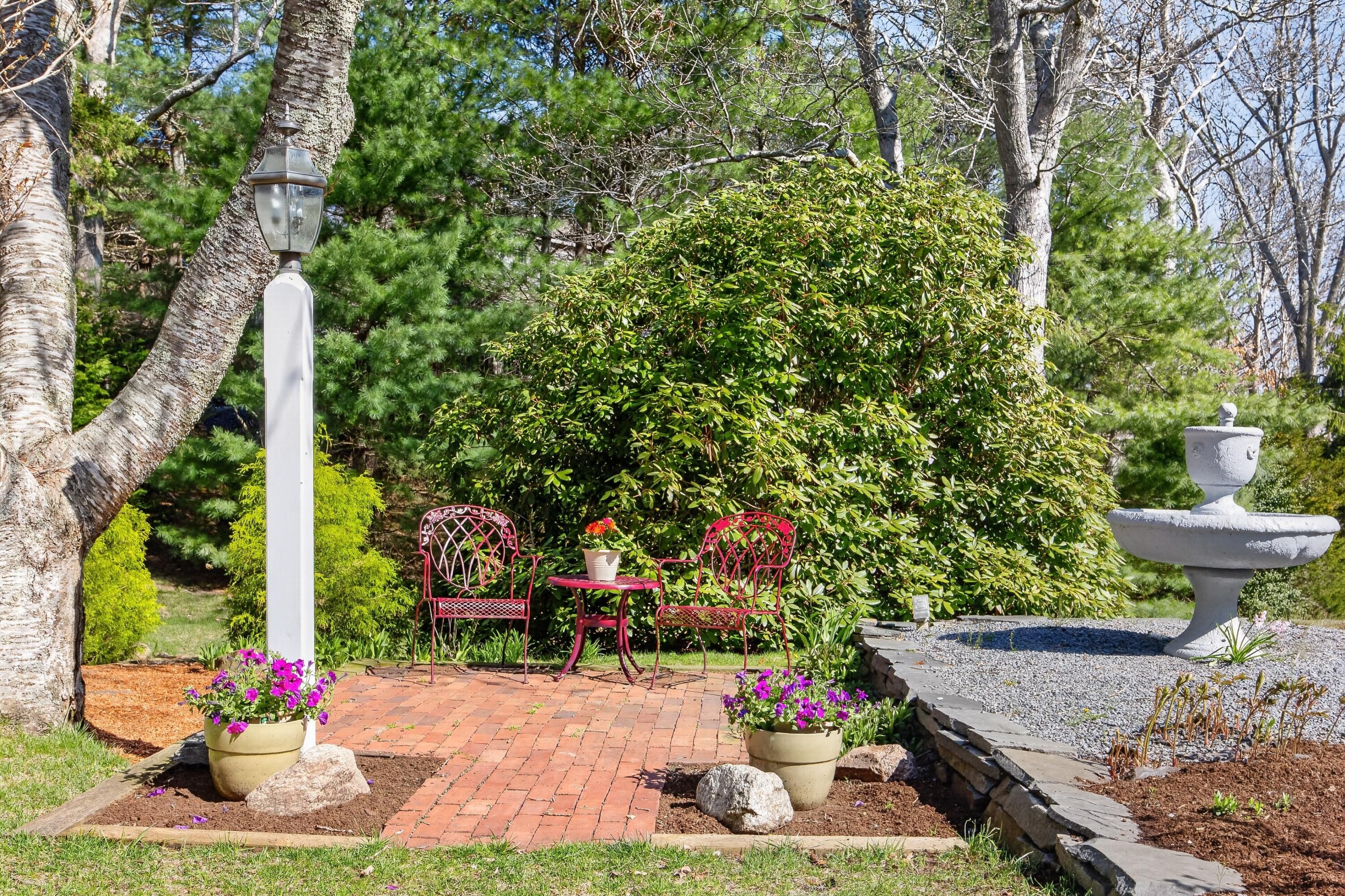 9 Gray Birch Road