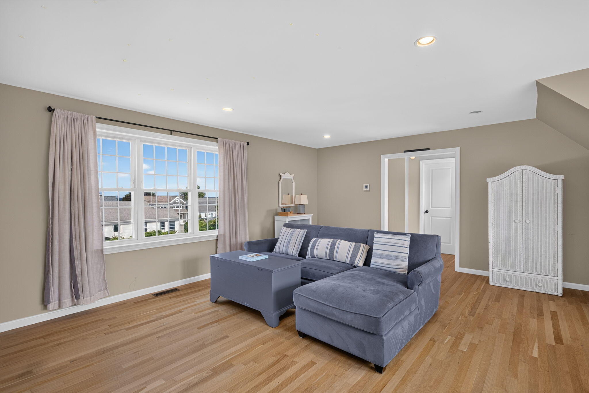 49 Wood Avenue