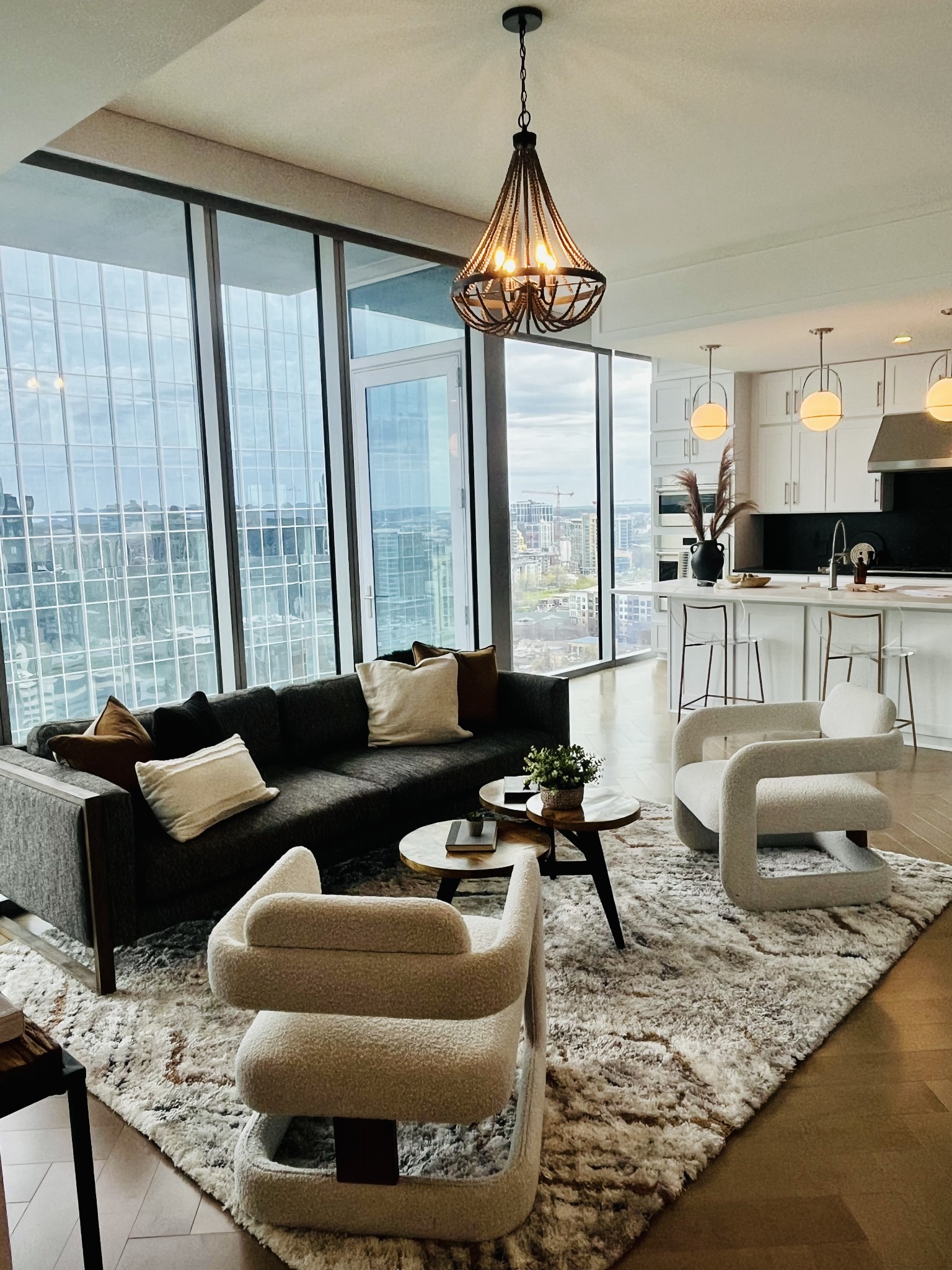 1616 West End Ave Unit: 2004