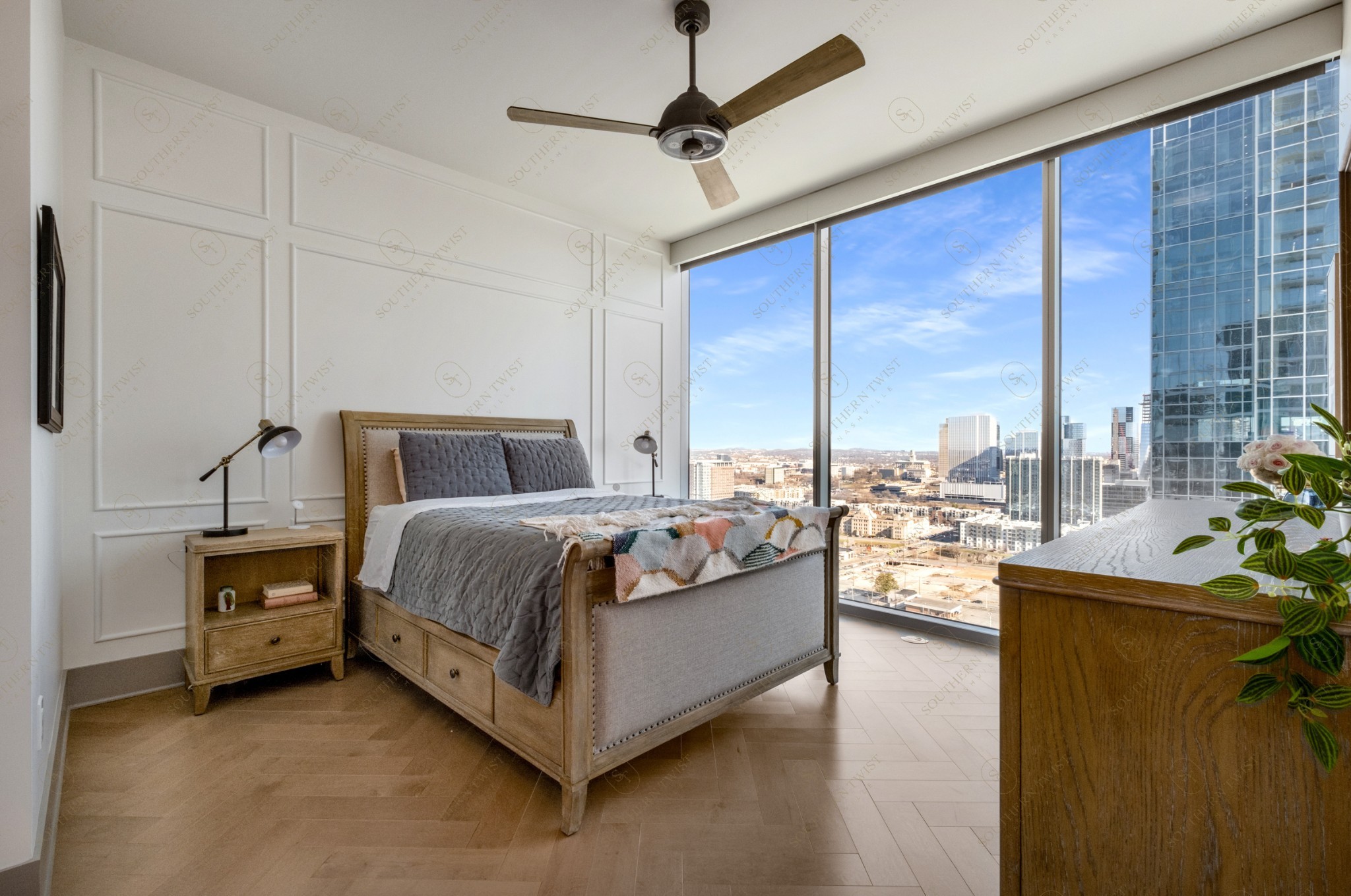 1616 West End Ave Unit: 2004