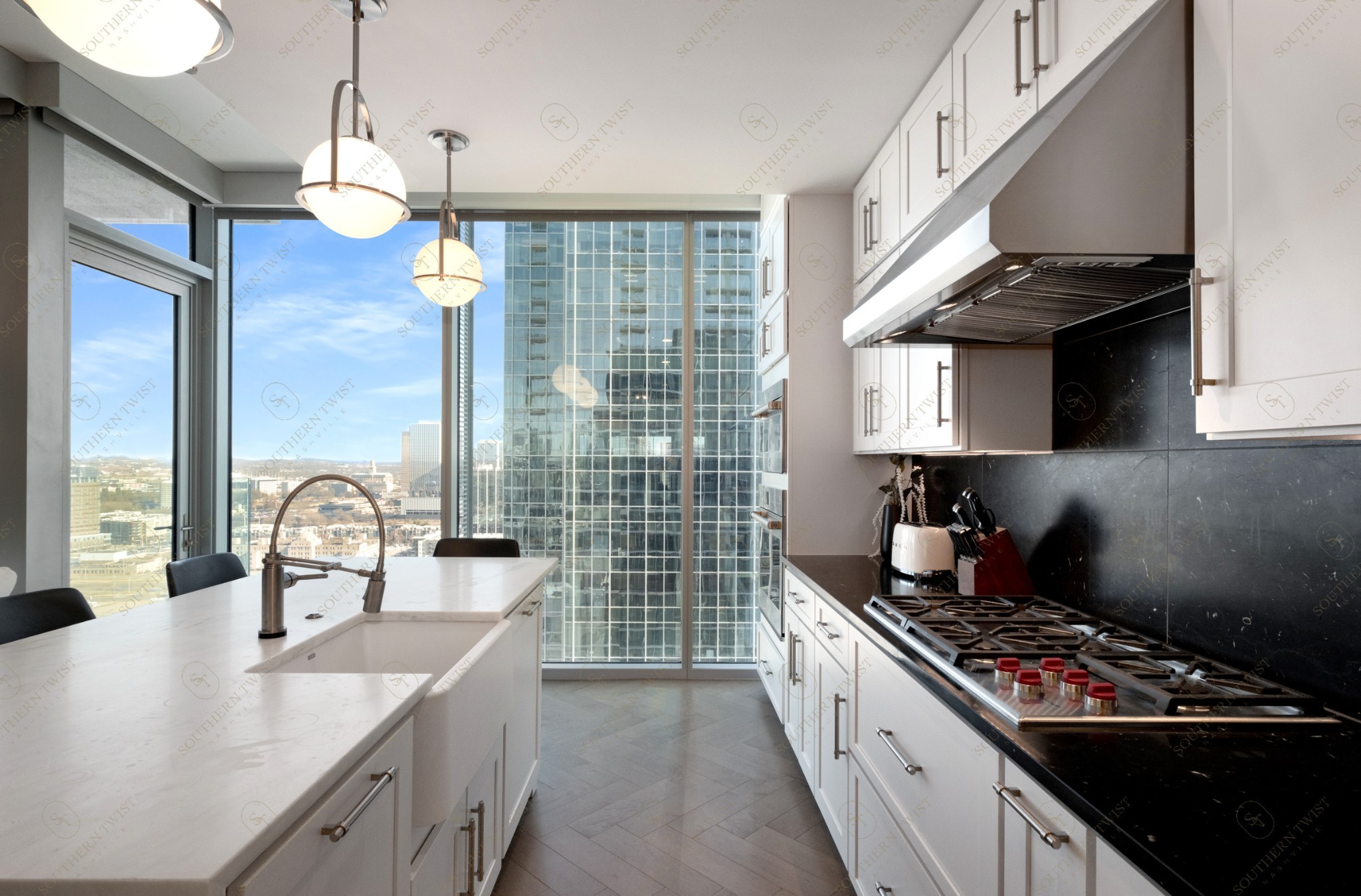 1616 West End Ave Unit: 2004