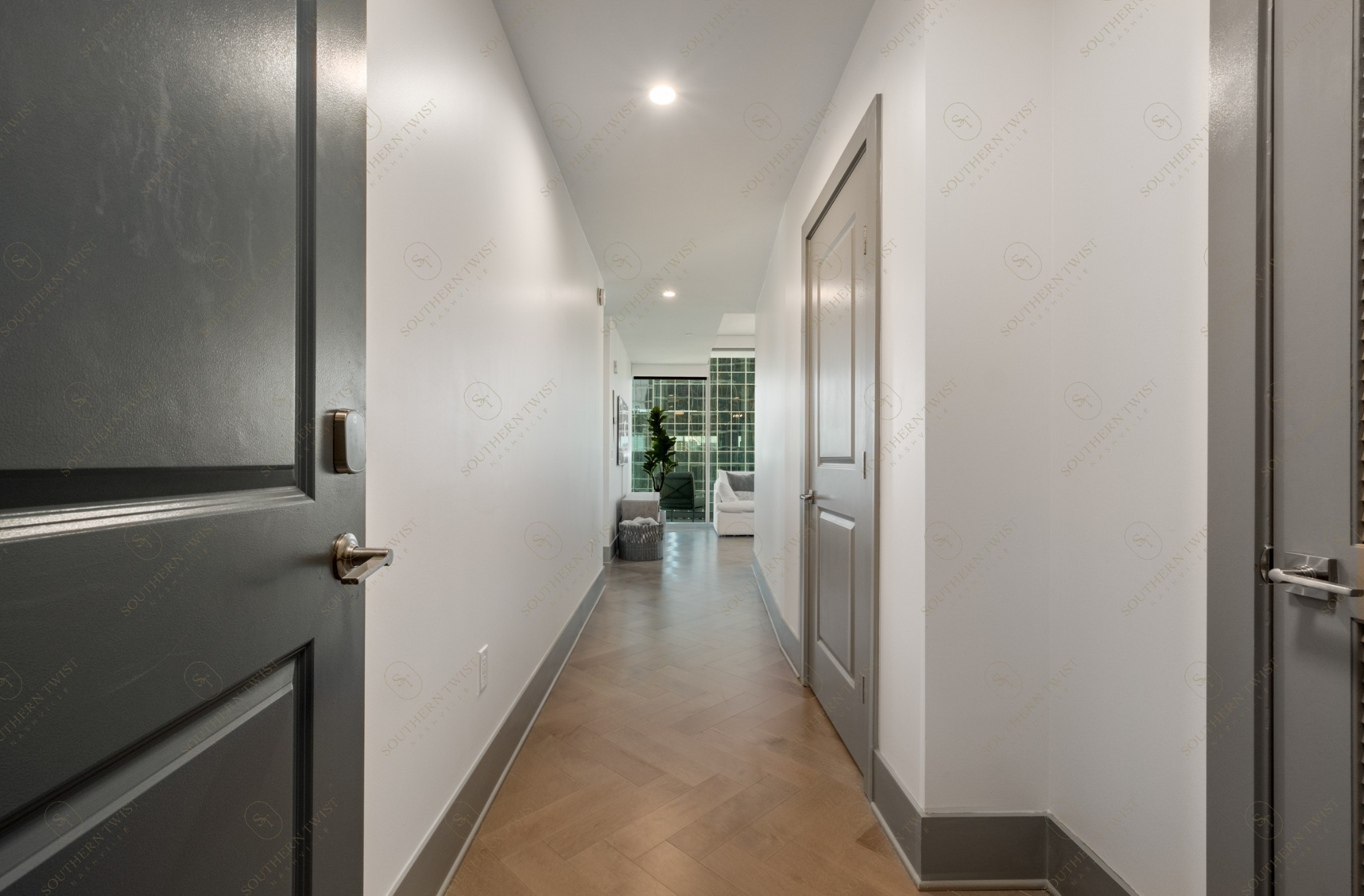 1616 West End Ave Unit: 2004