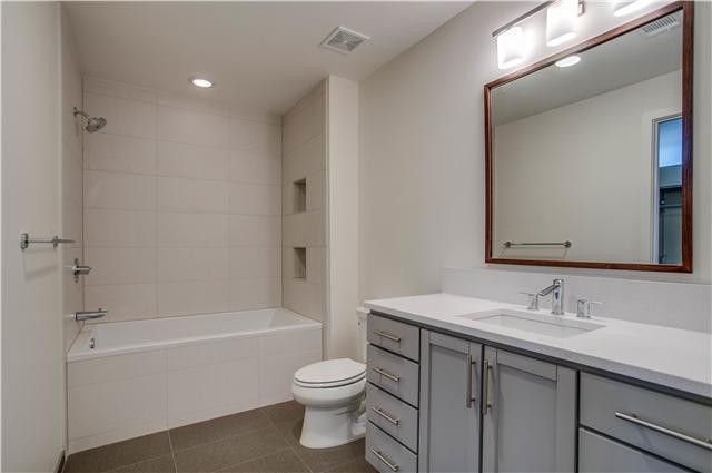 1212 Laurel St Unit: 2112