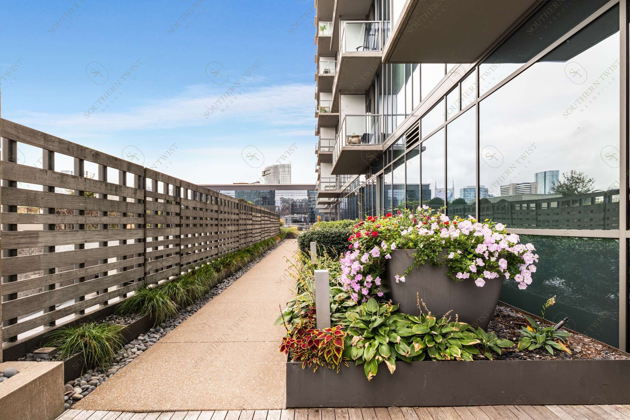 1212 Laurel St Unit: 2009