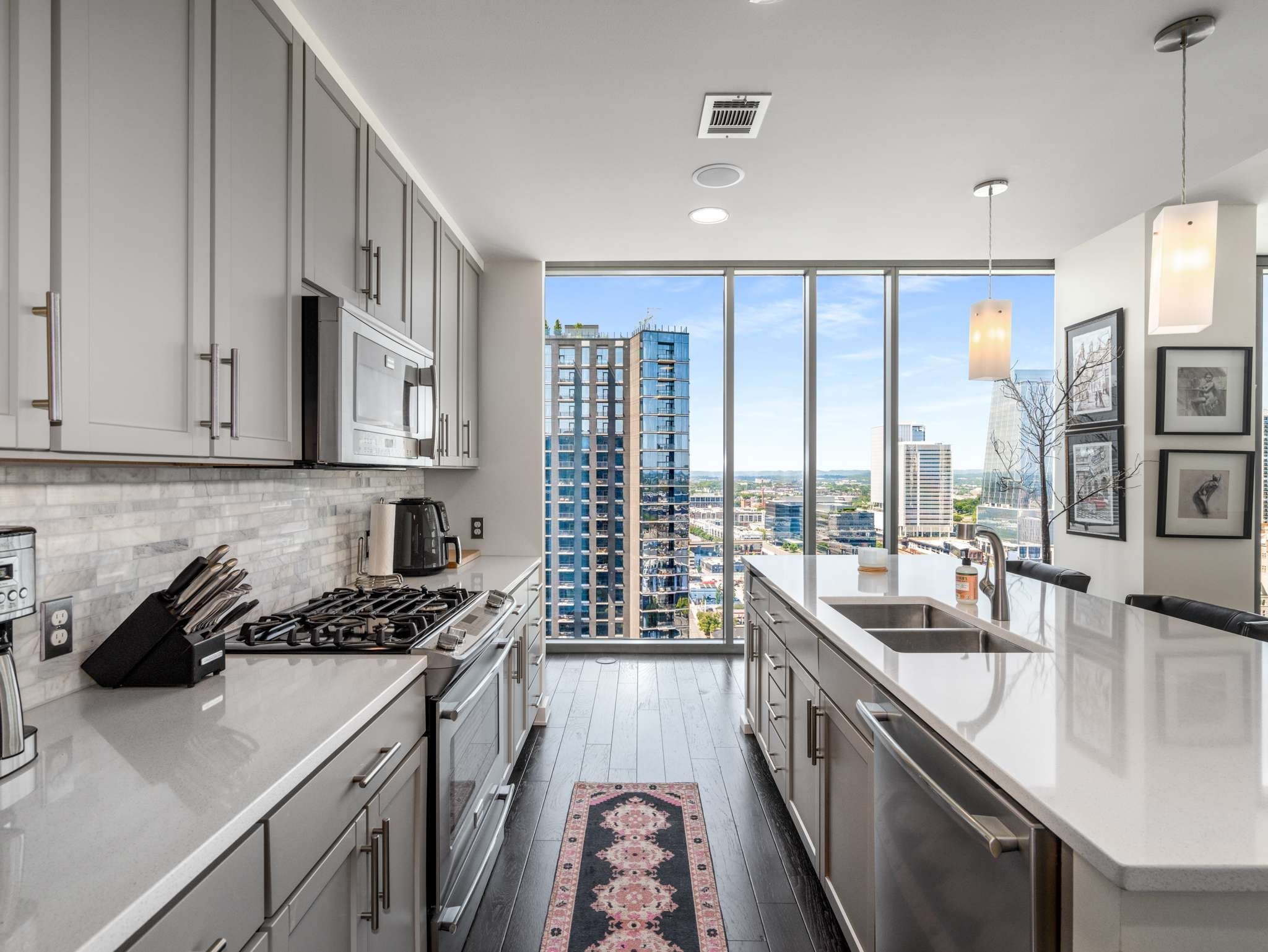 1212 Laurel St Unit: 2002