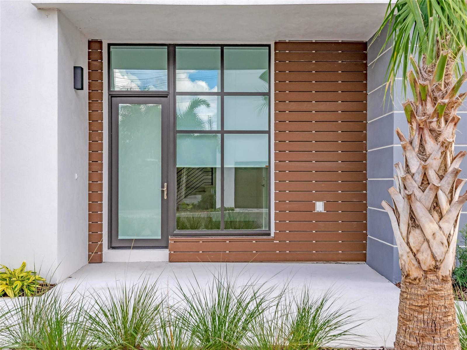 1812 MONDRIAN CIRCLE