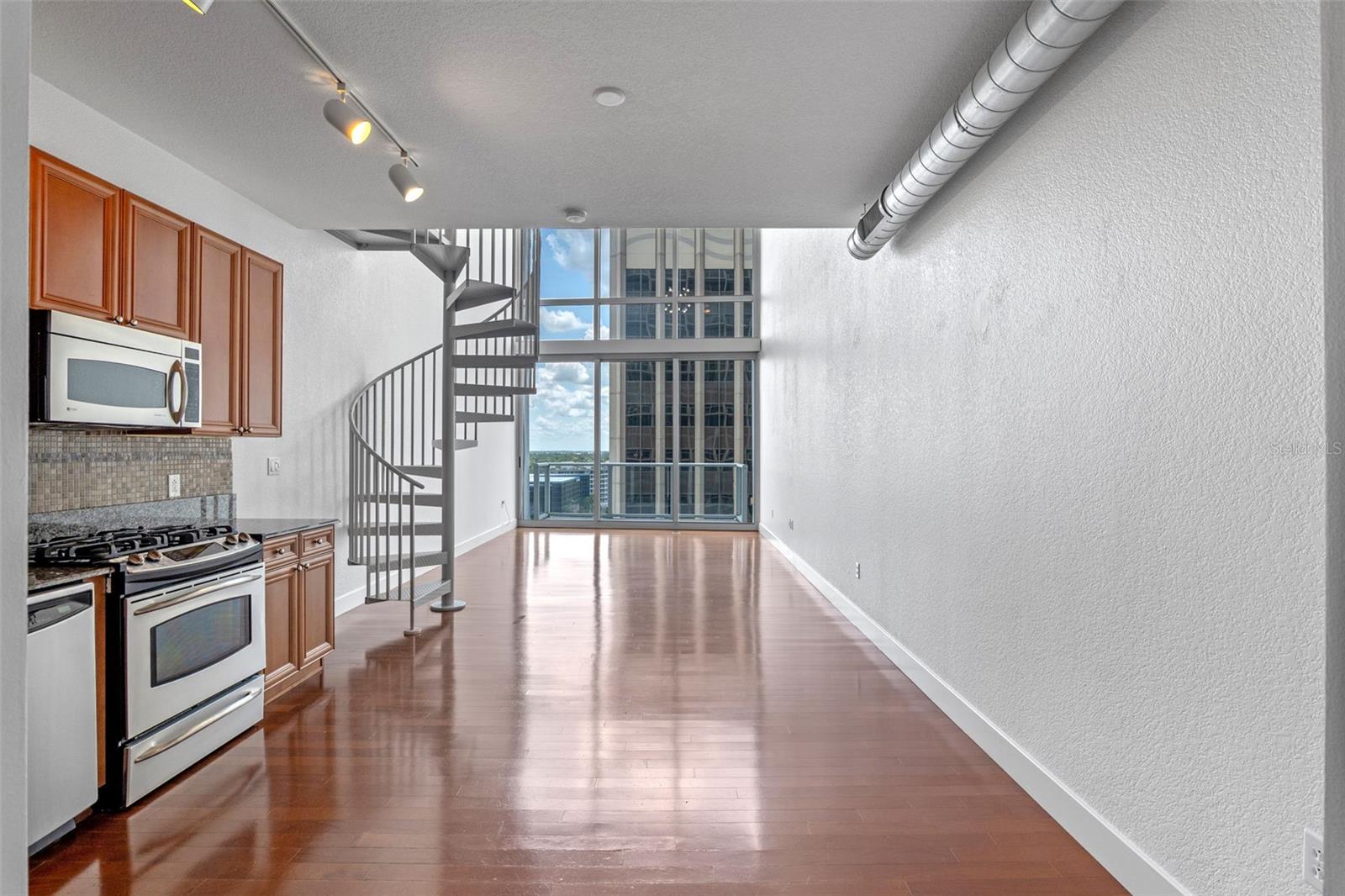 150 E ROBINSON ST #1023