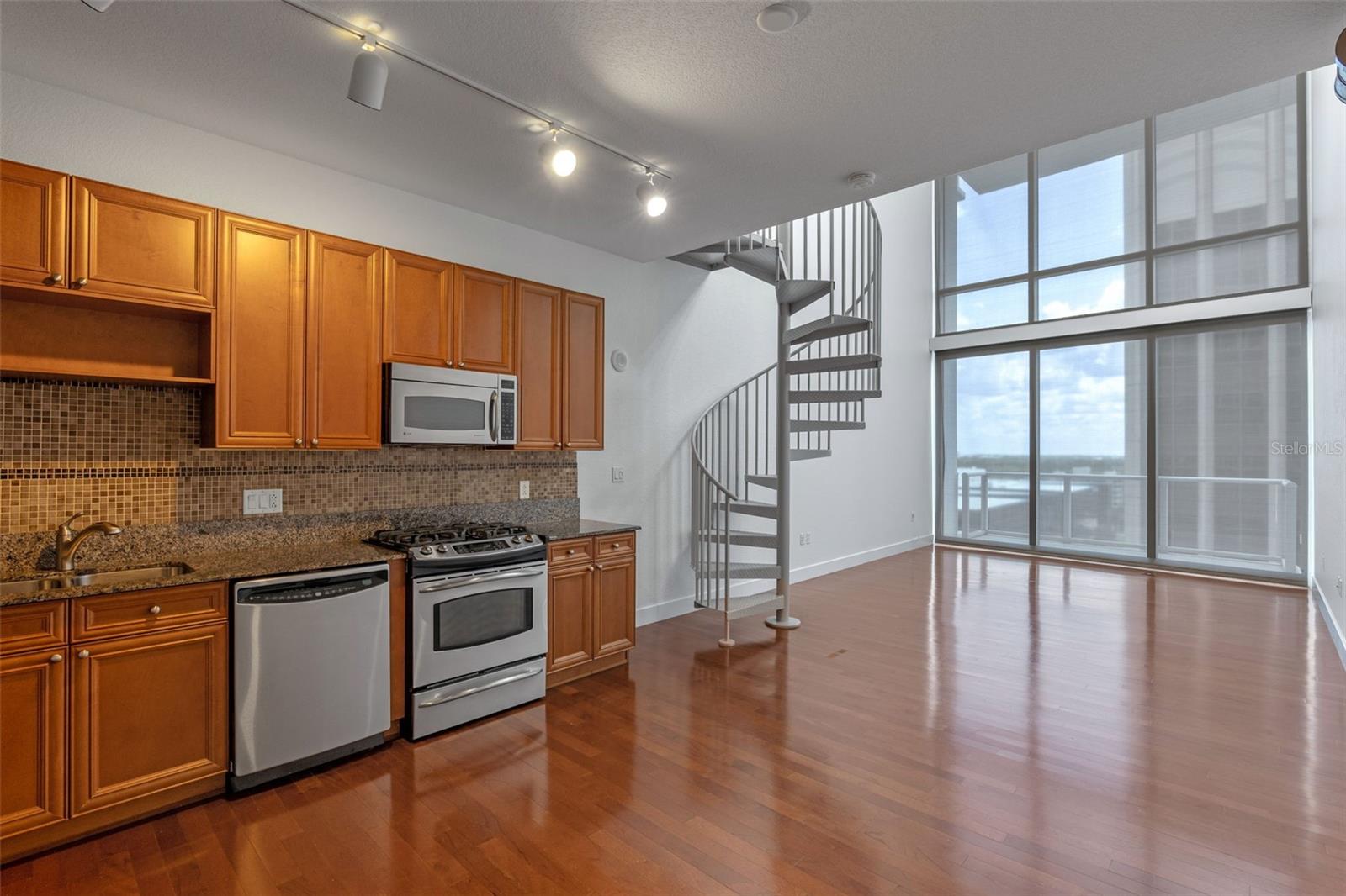 150 E ROBINSON ST #1023