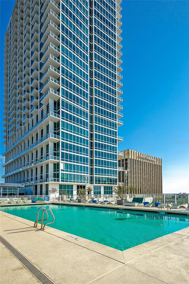 150 E ROBINSON ST #2807
