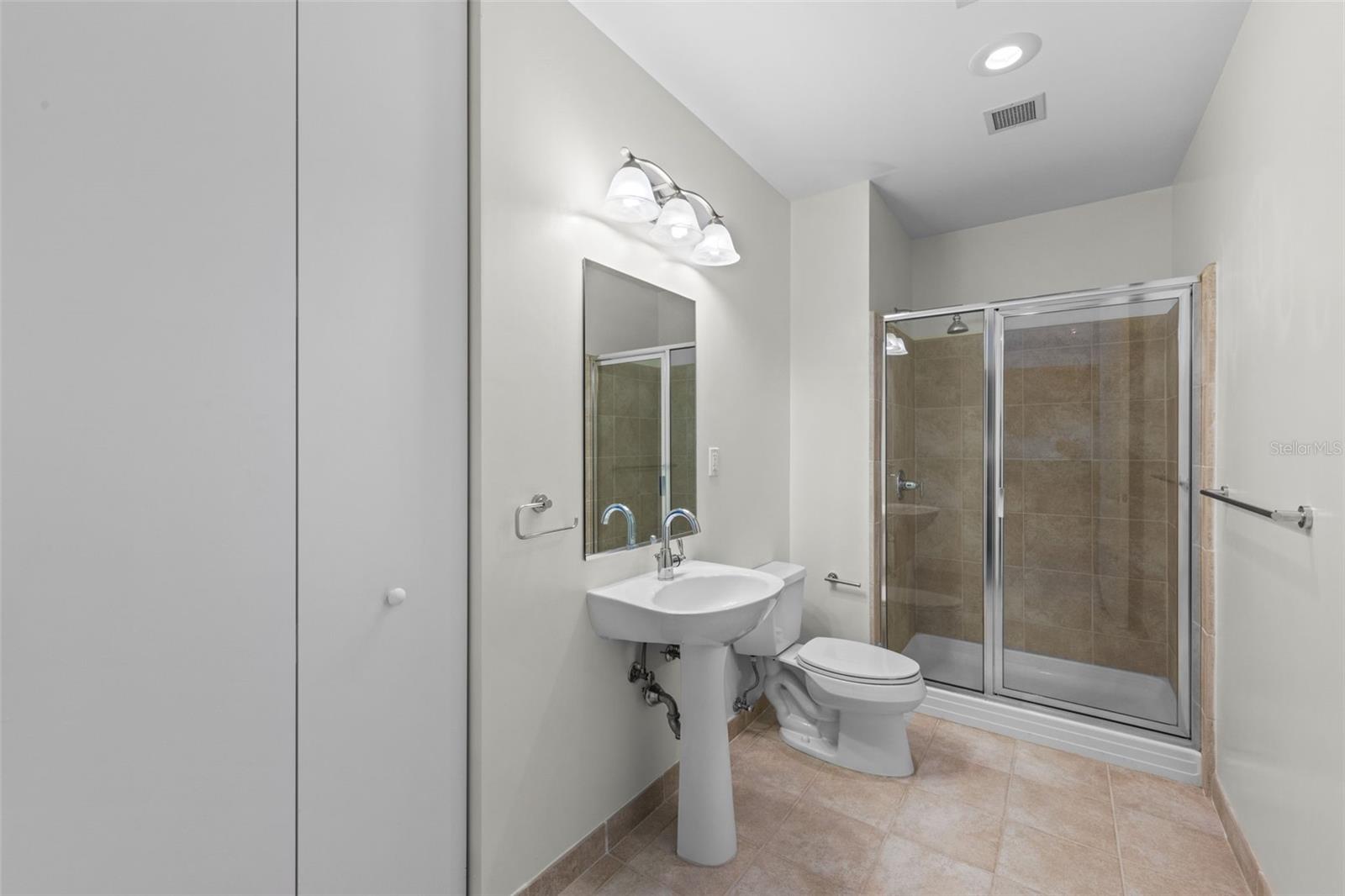 150 E ROBINSON ST #2807