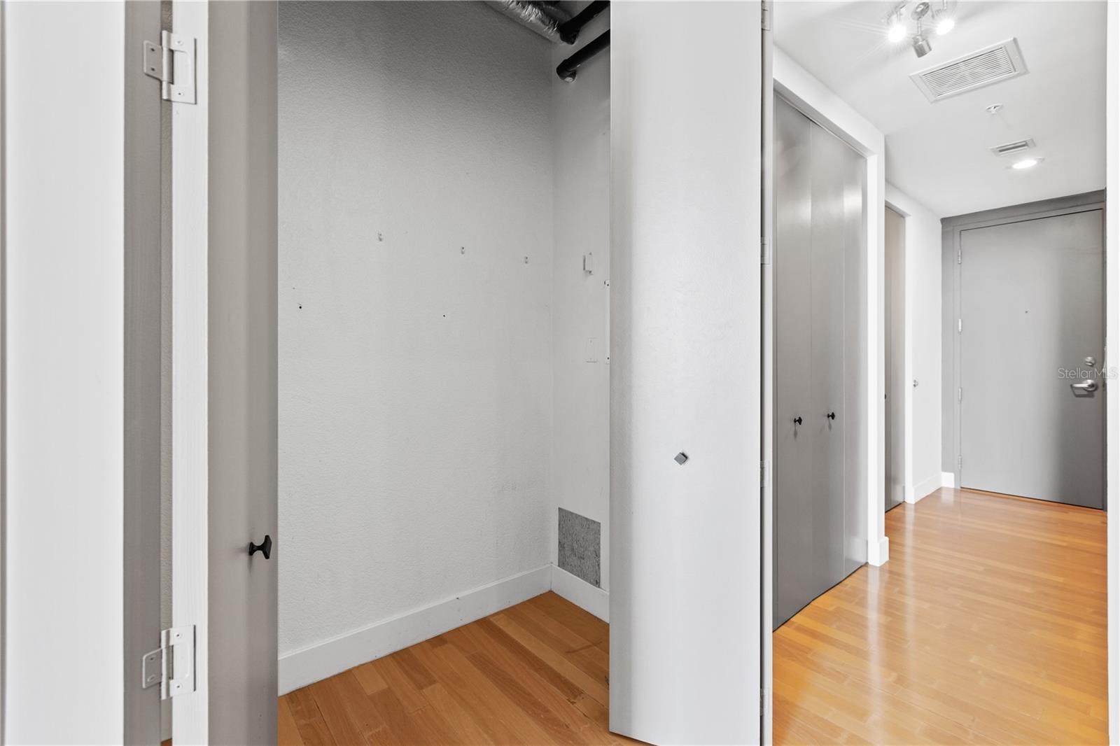 150 E ROBINSON ST #711