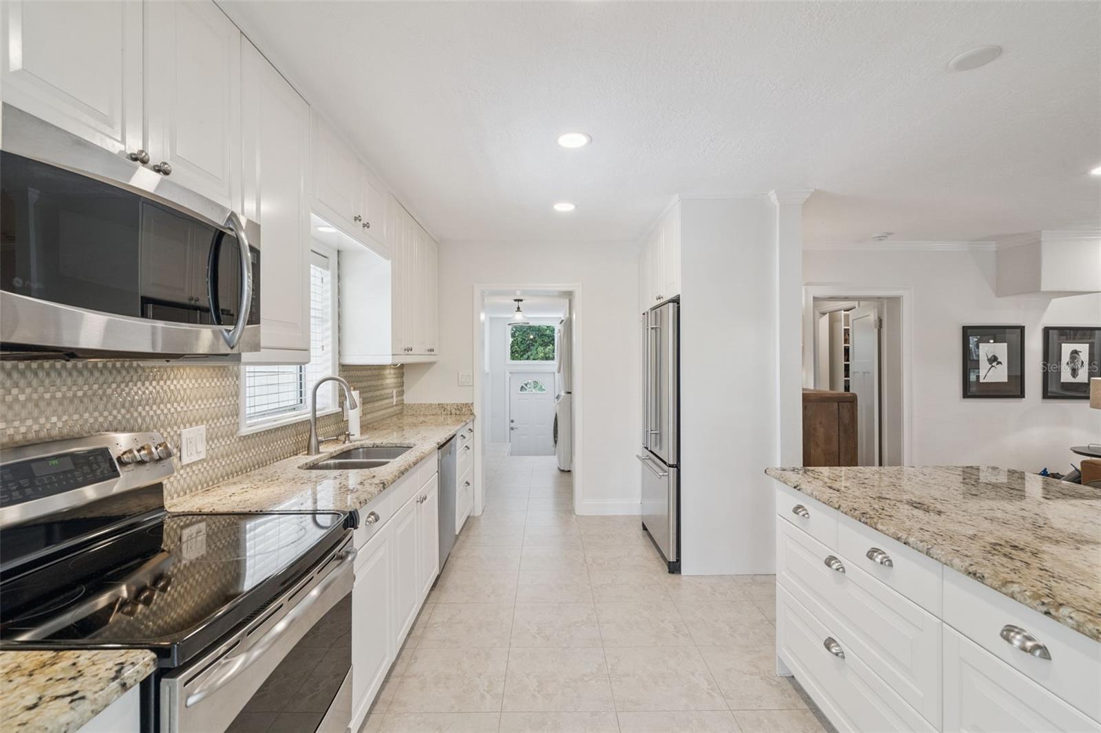 205 S LAWSONA BLVD