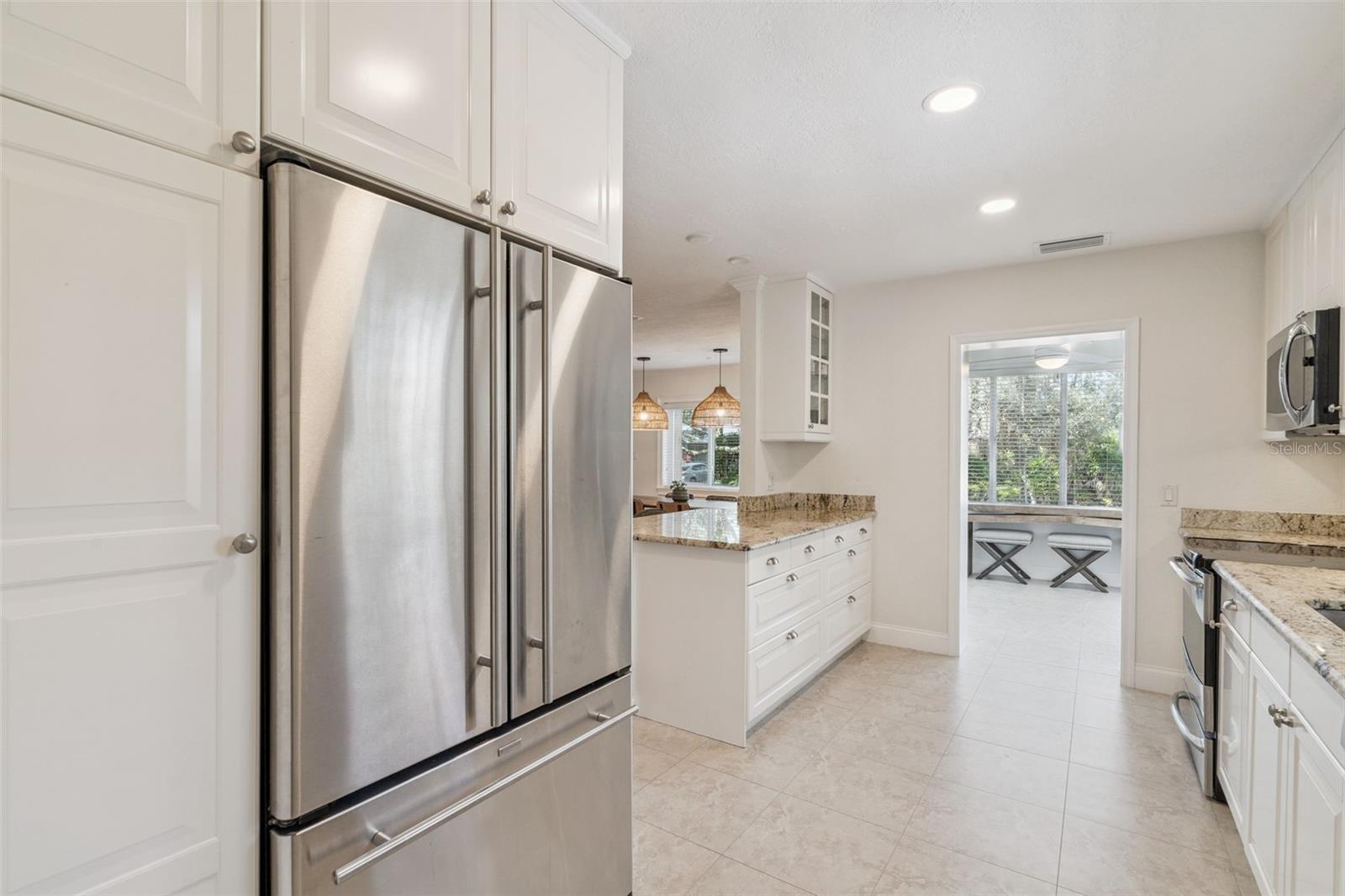 205 S LAWSONA BLVD