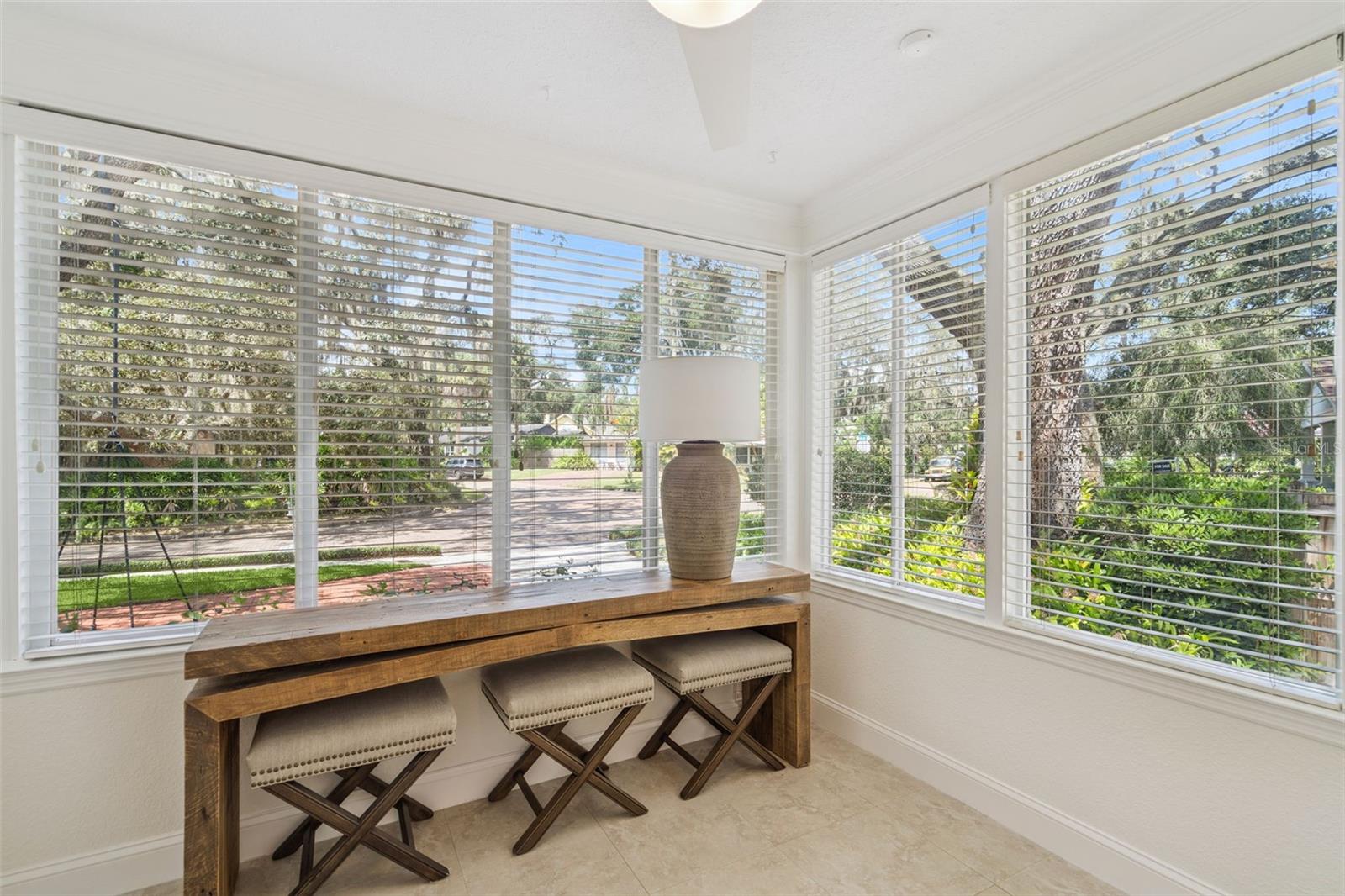 205 S LAWSONA BLVD