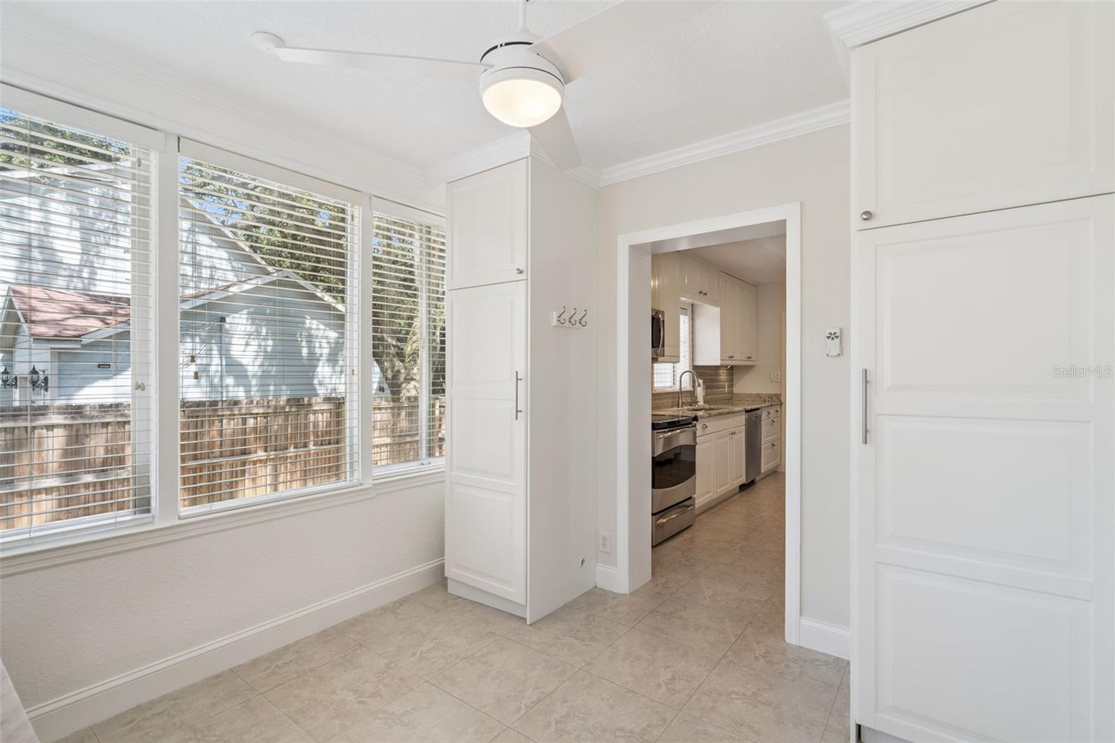 205 S LAWSONA BLVD