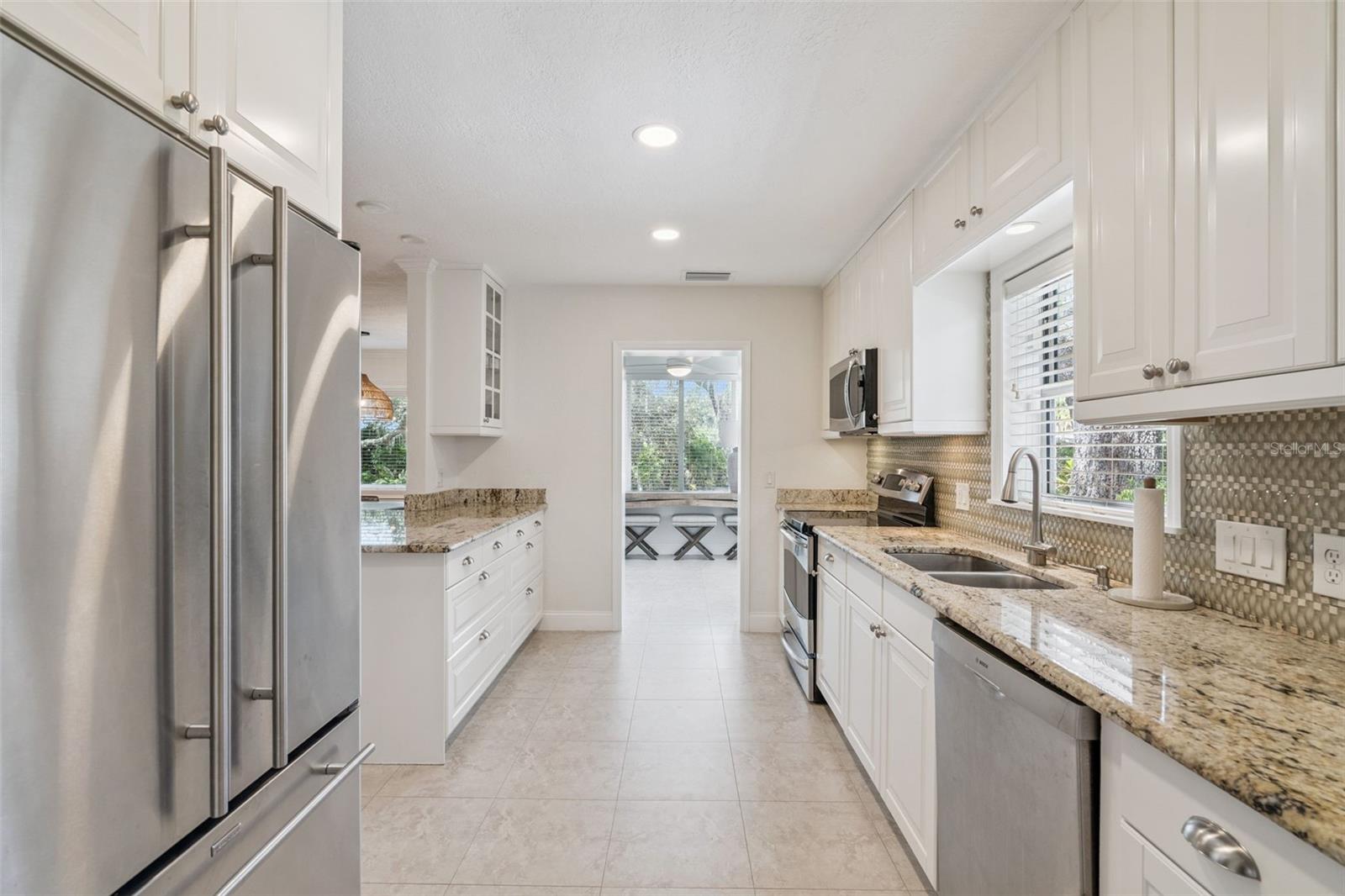 205 S LAWSONA BLVD