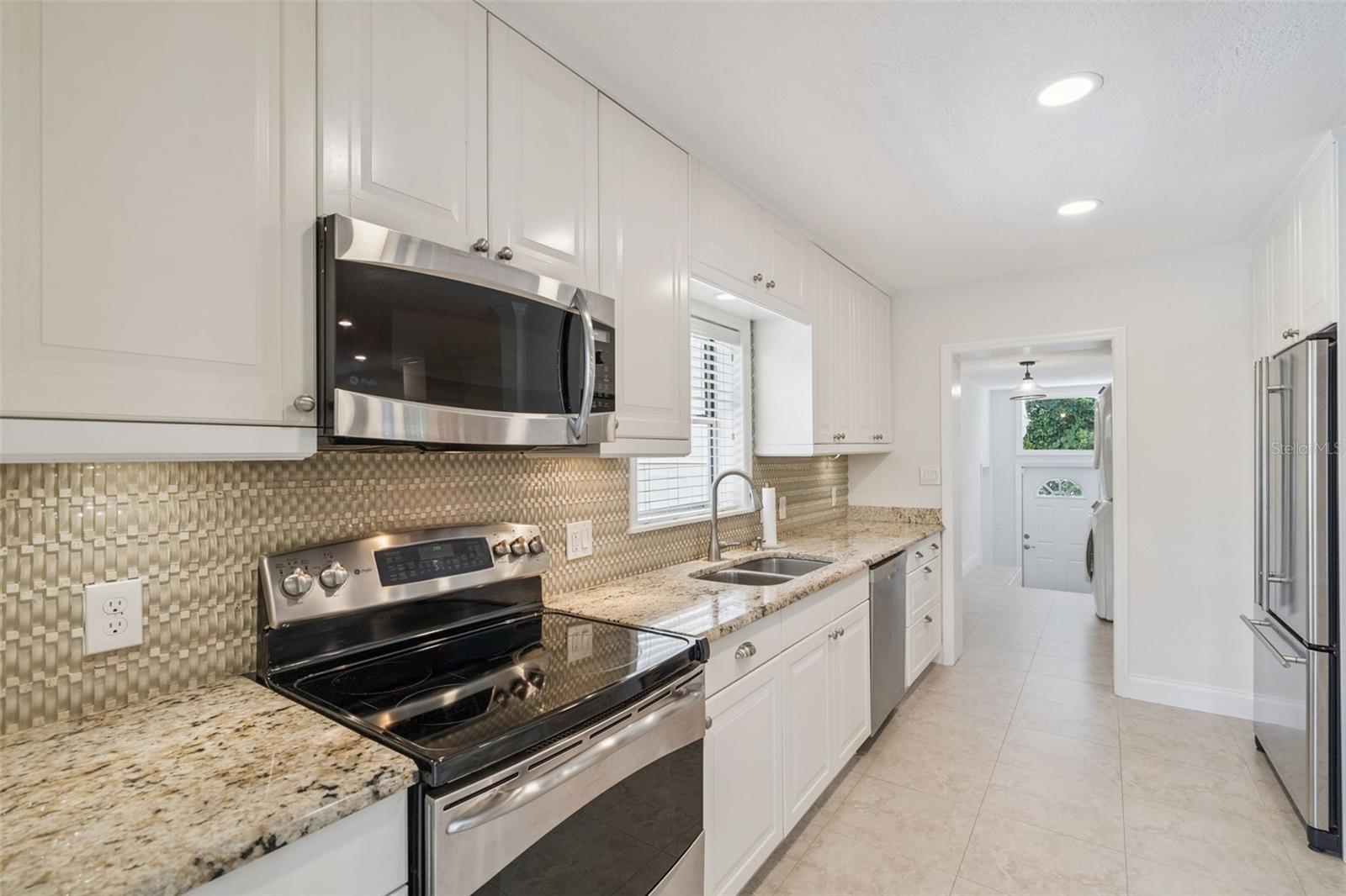 205 S LAWSONA BLVD