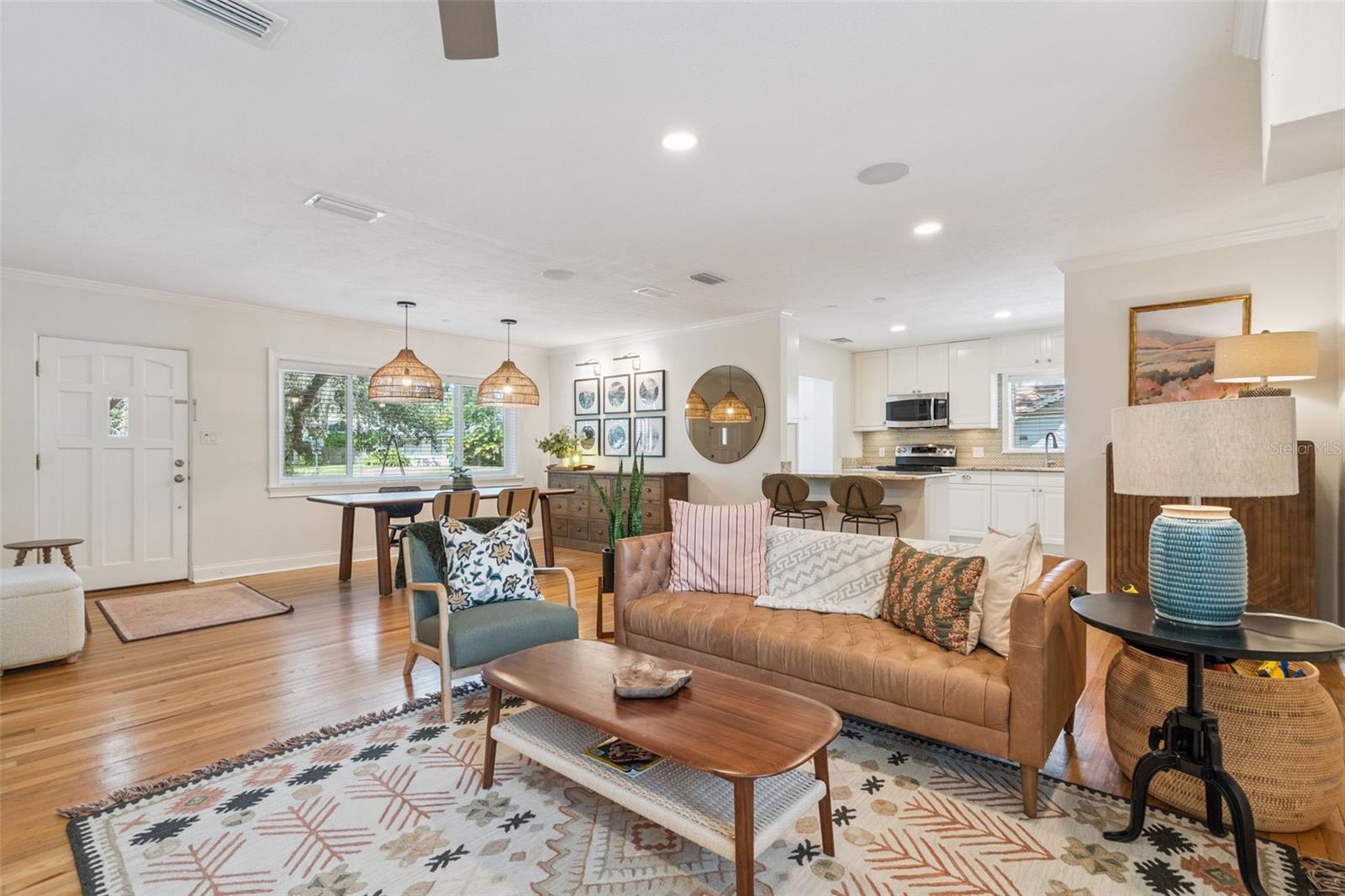 205 S LAWSONA BLVD