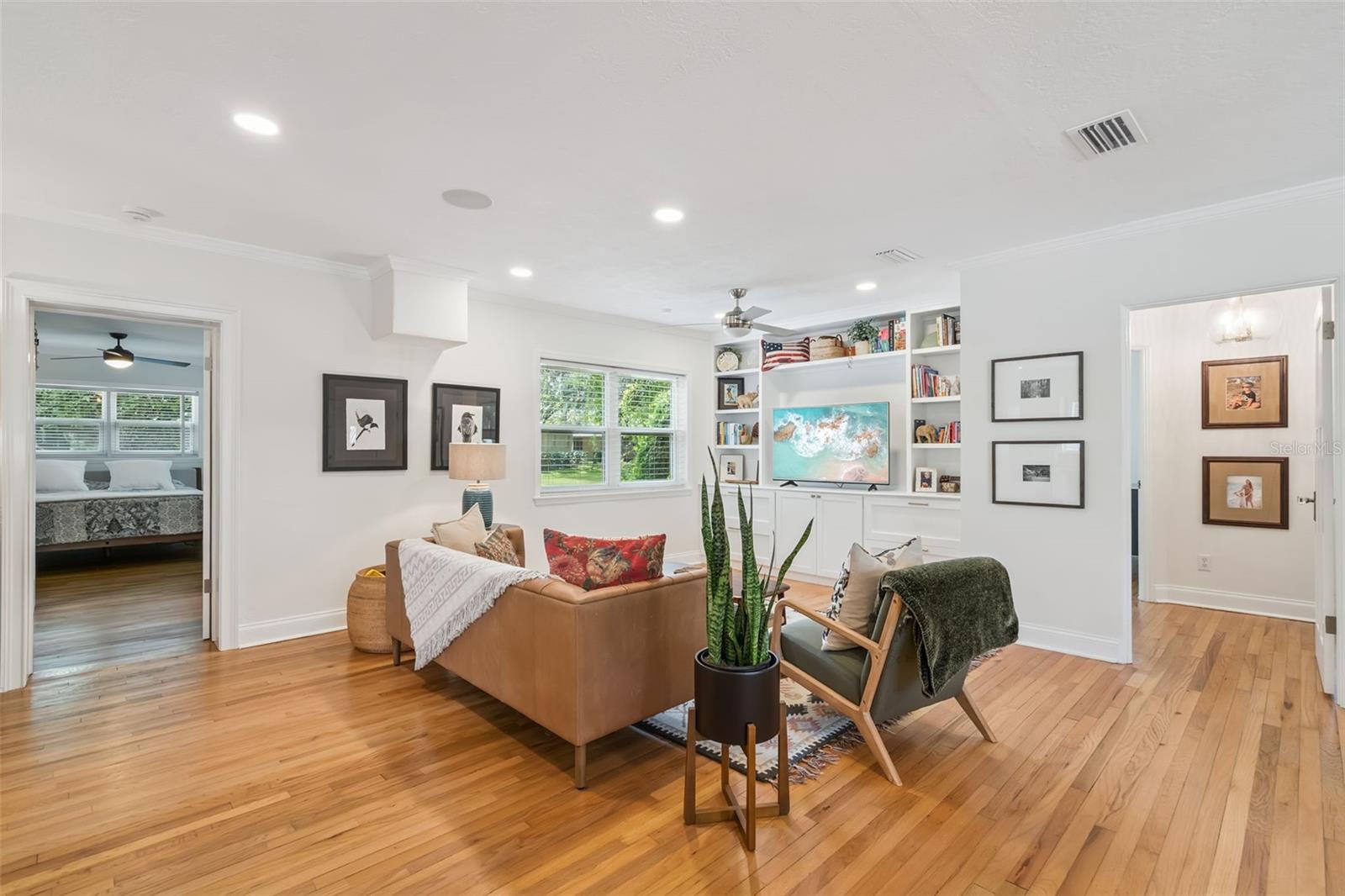 205 S LAWSONA BLVD