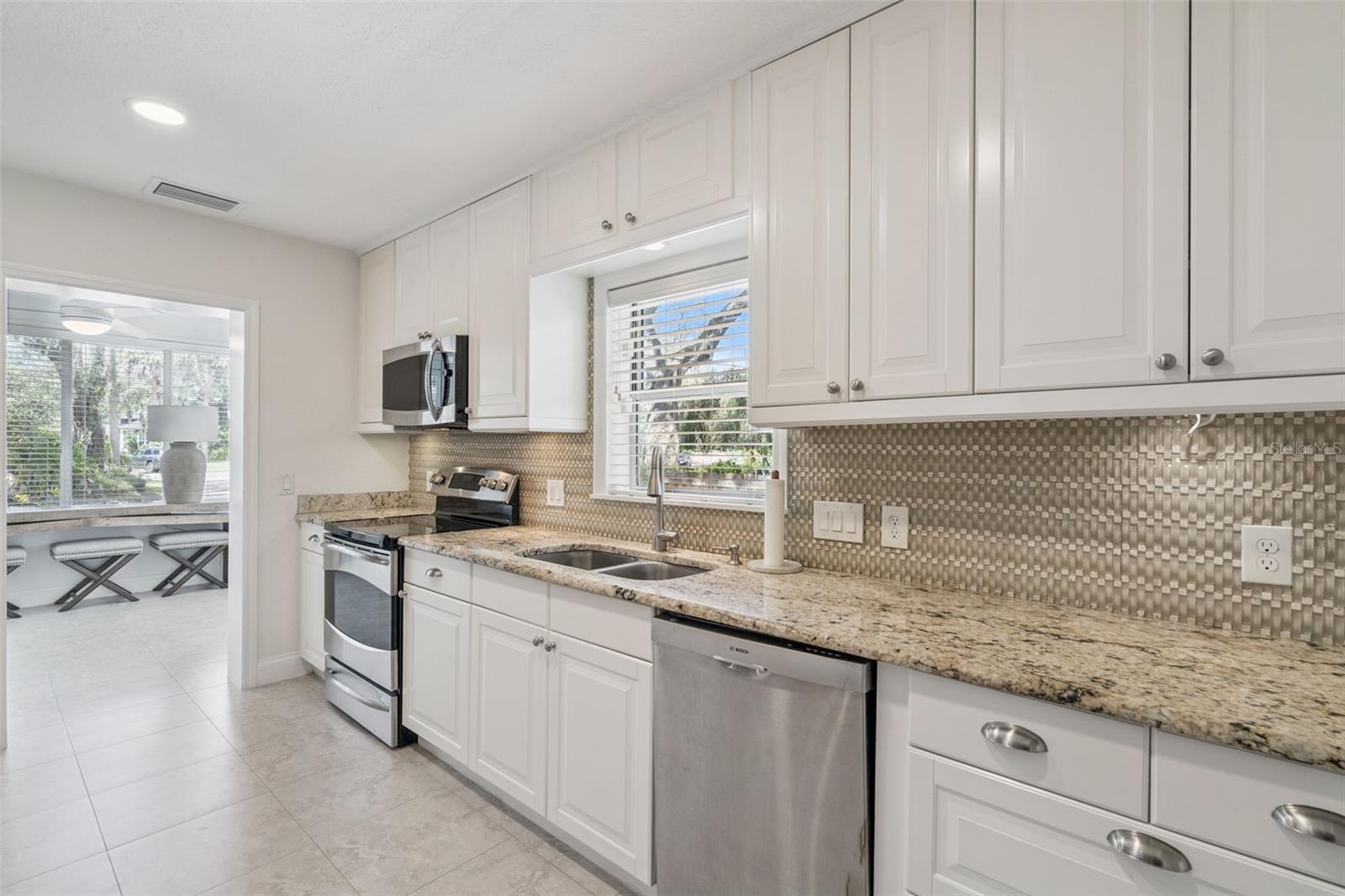 205 S LAWSONA BLVD