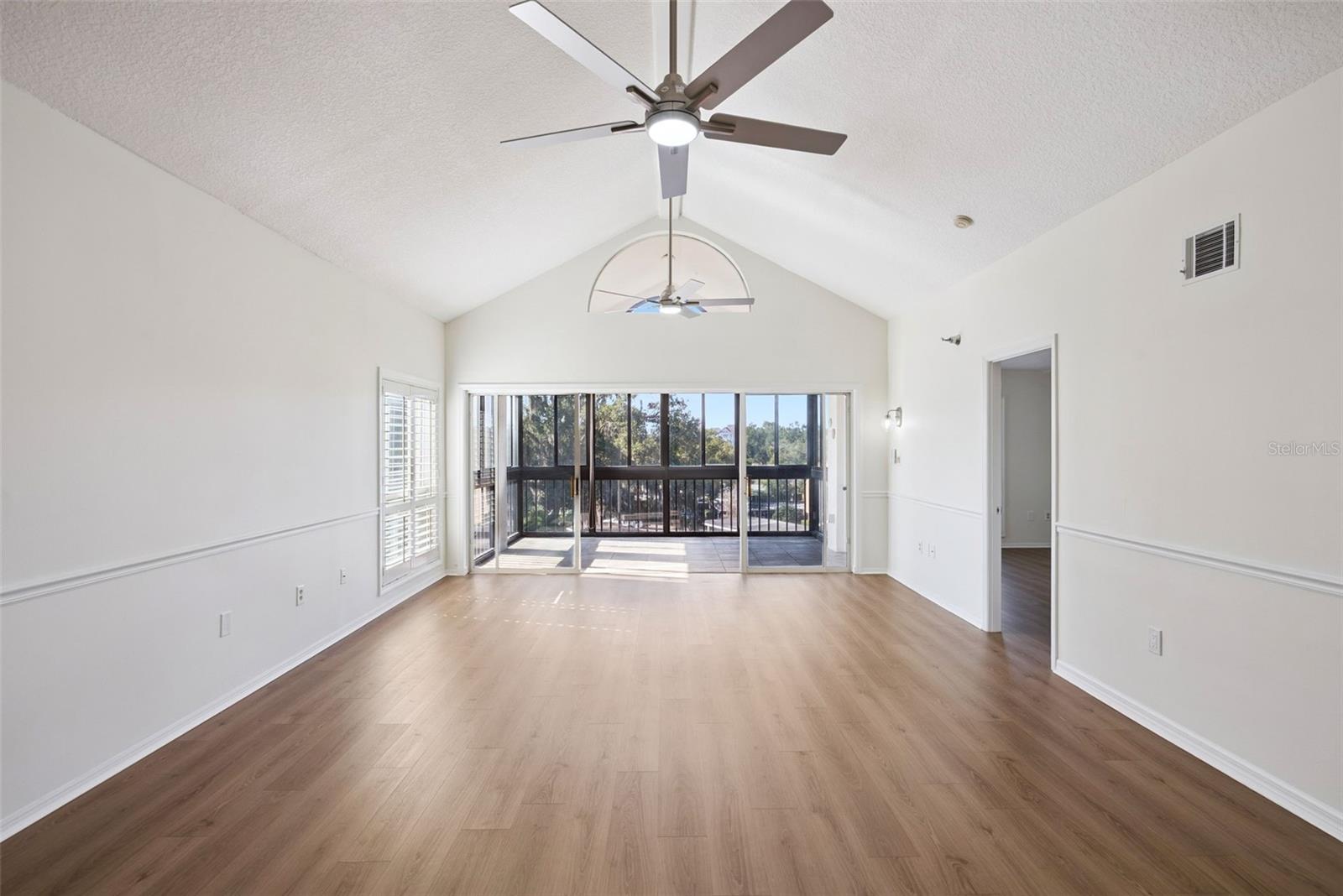 202 QUAYSIDE CIR #404