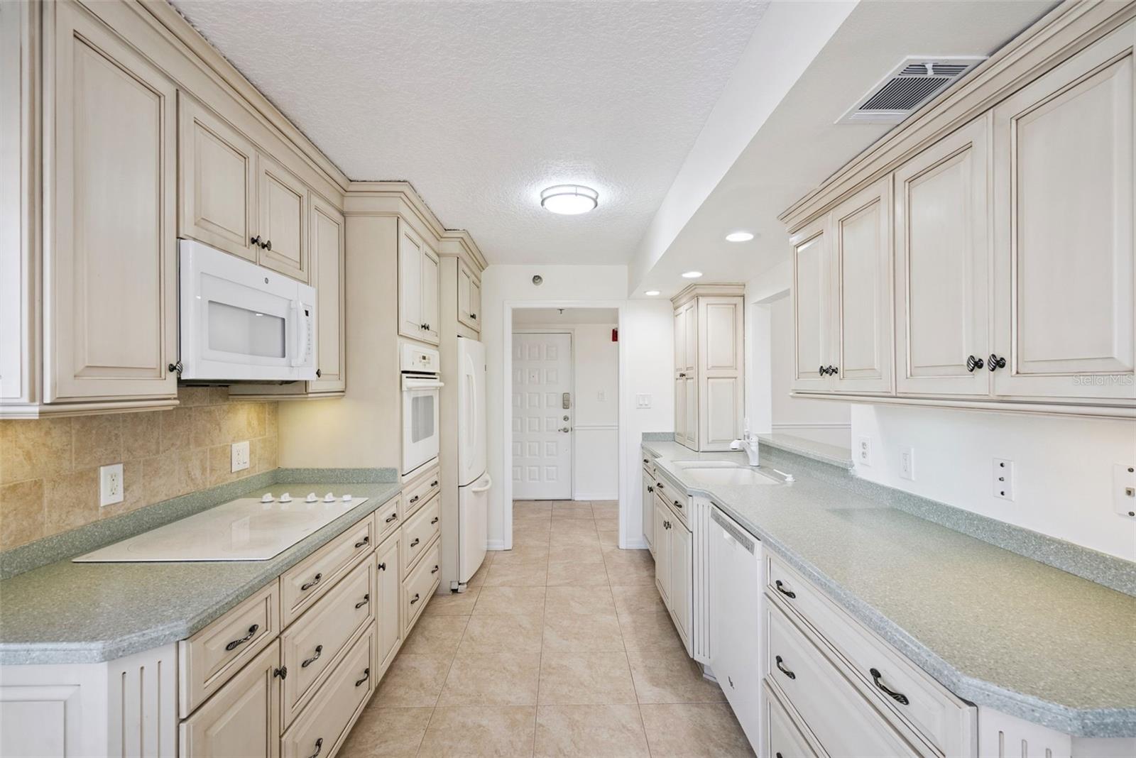 202 QUAYSIDE CIR #404