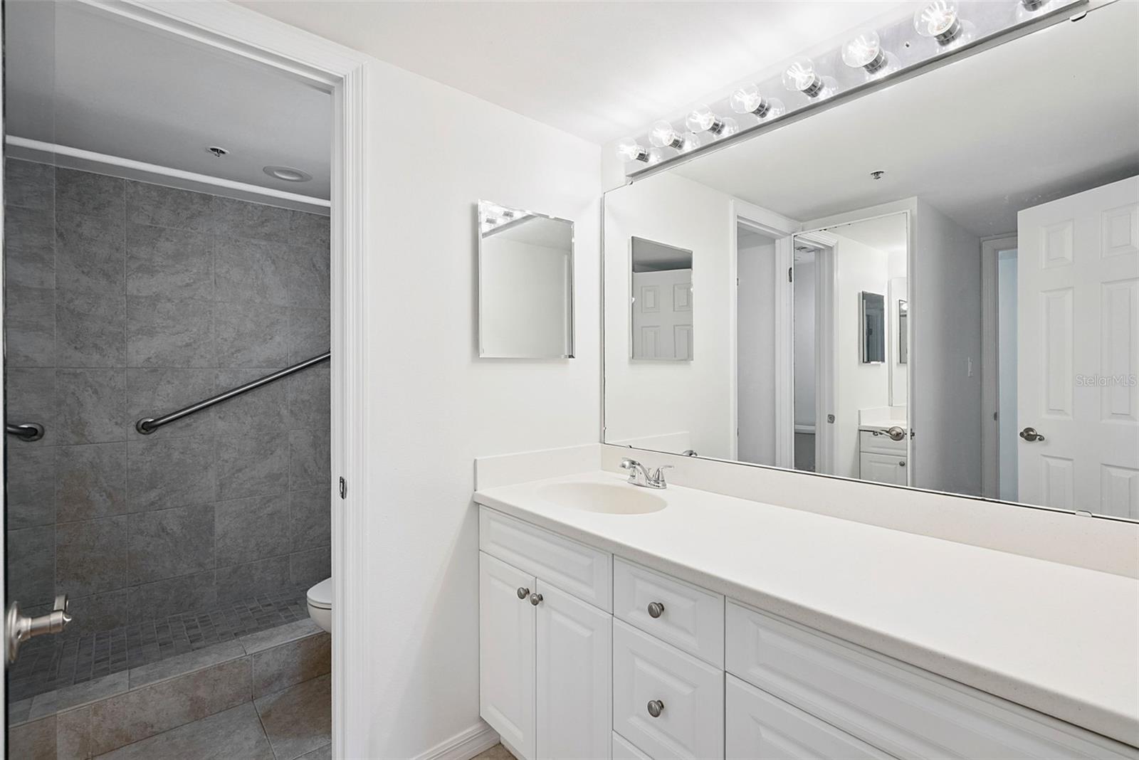 202 QUAYSIDE CIR #404