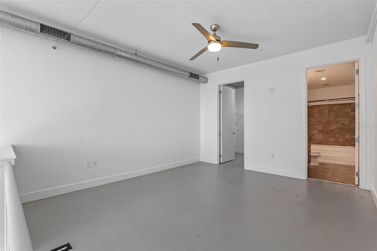 150 E ROBINSON ST #1023