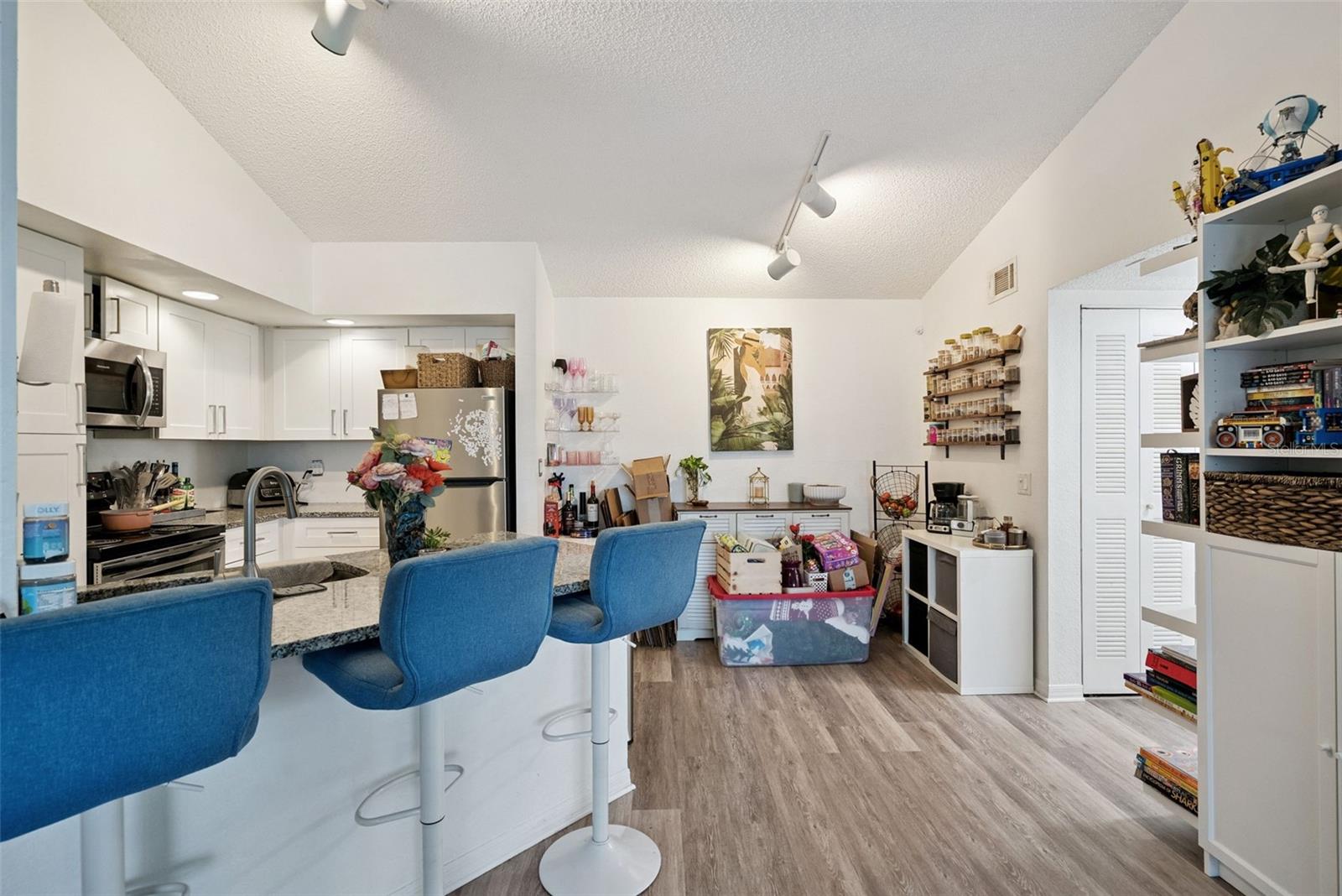 4642 COMMANDER DR #938