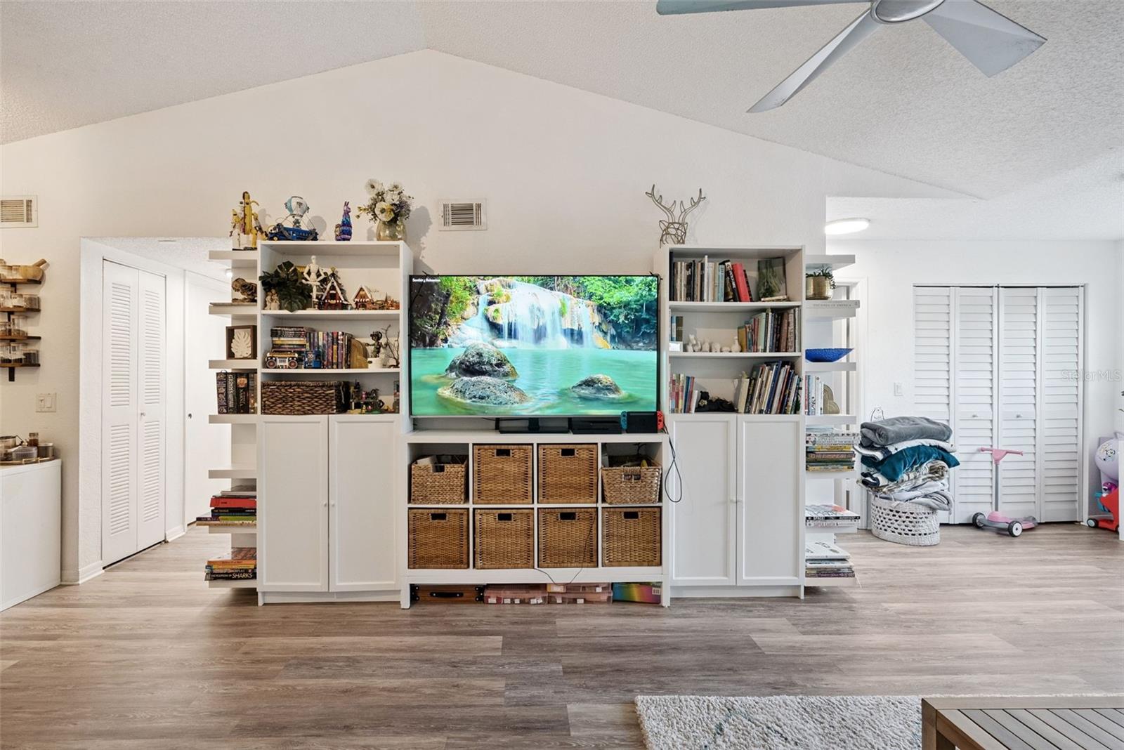 4642 COMMANDER DR #938