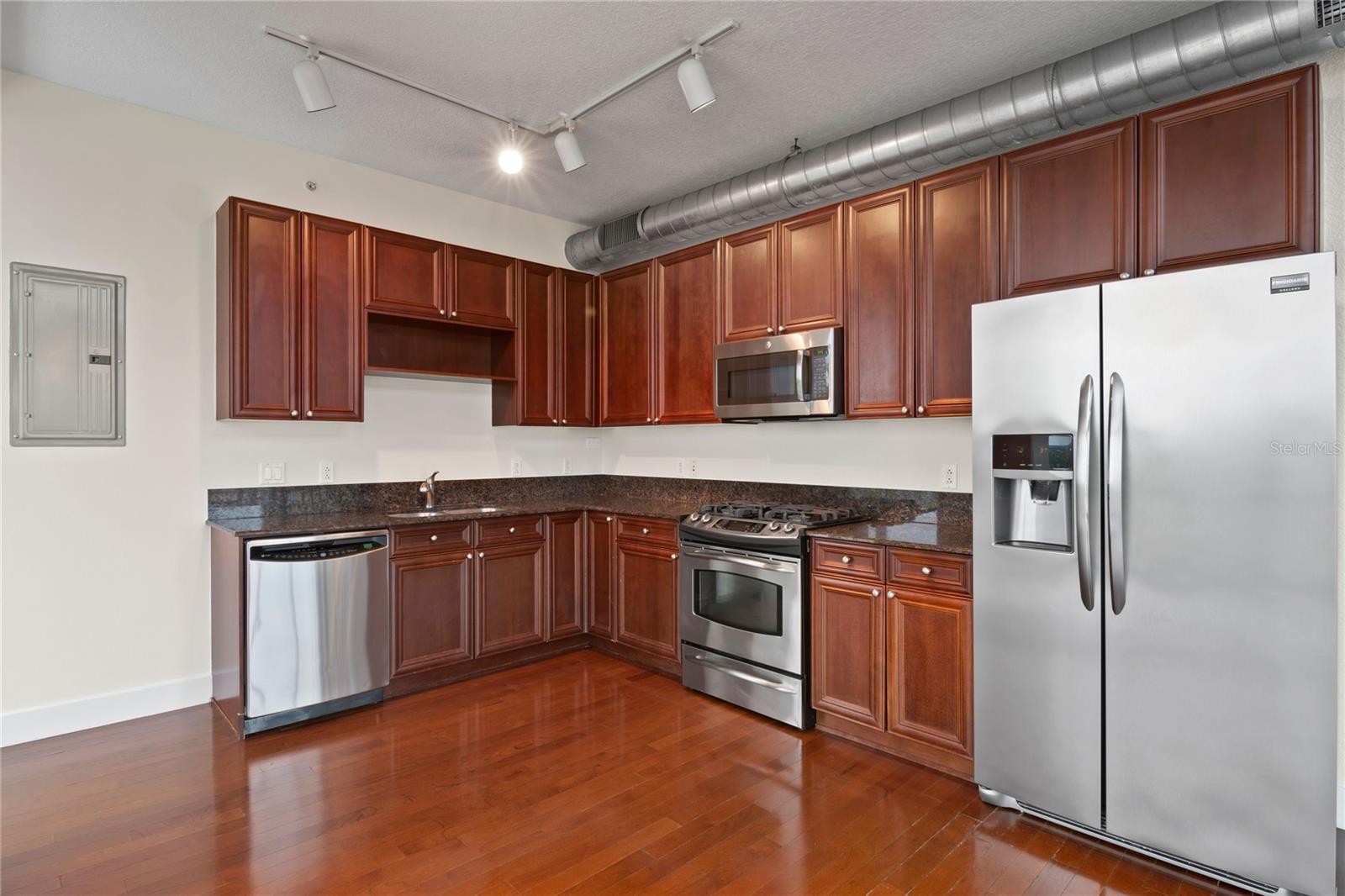 150 E ROBINSON ST #1026