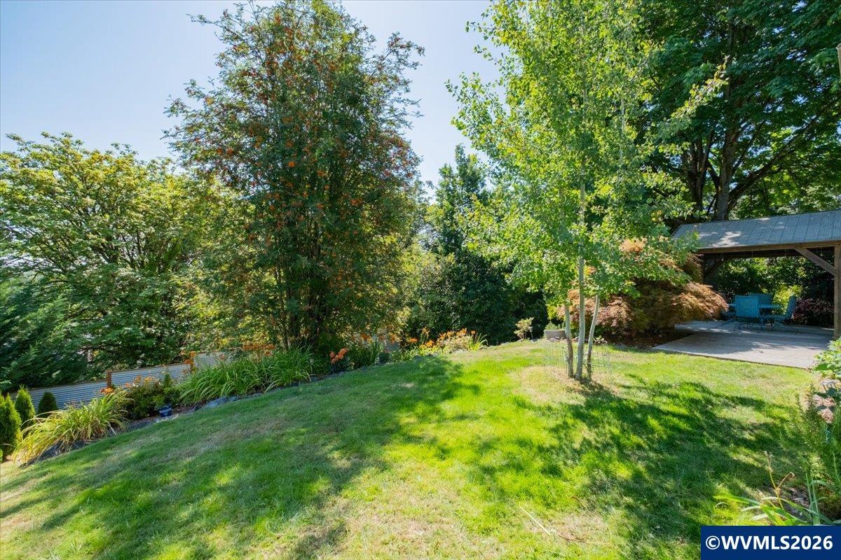 733 NW Laurel Pl