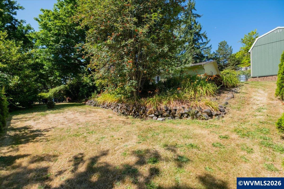 733 NW Laurel Pl