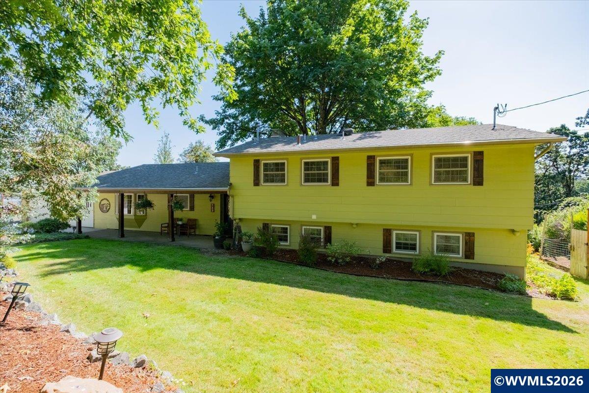 733 NW Laurel Pl