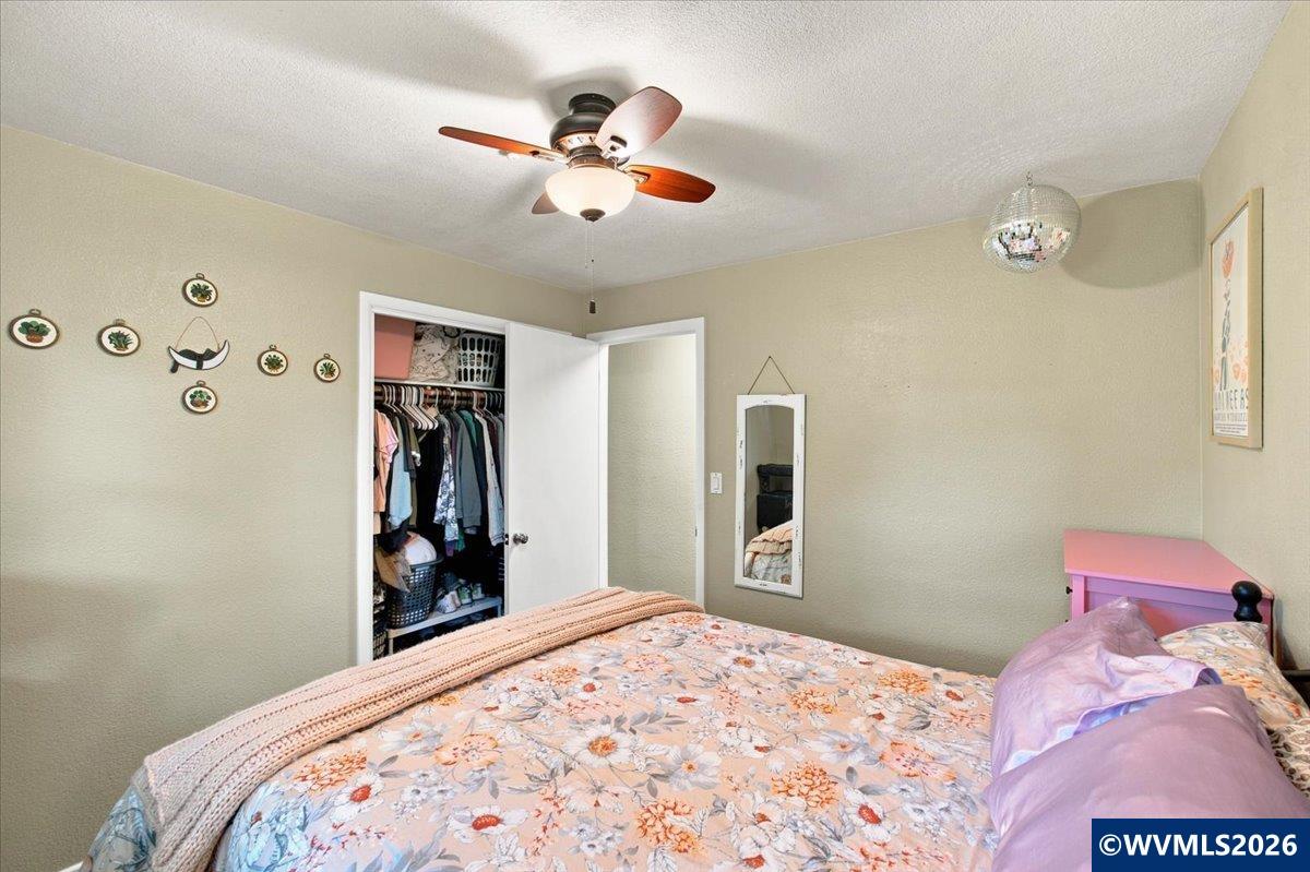 733 NW Laurel Pl