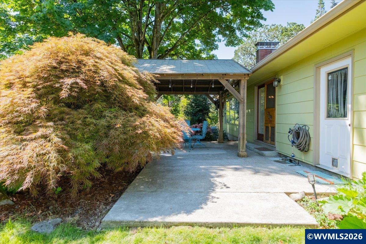 733 NW Laurel Pl
