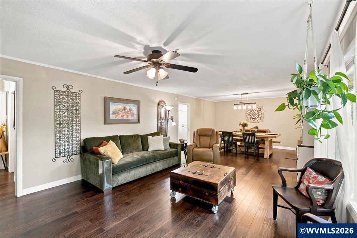 733 NW Laurel Pl