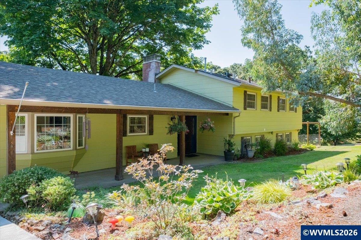 733 NW Laurel Pl
